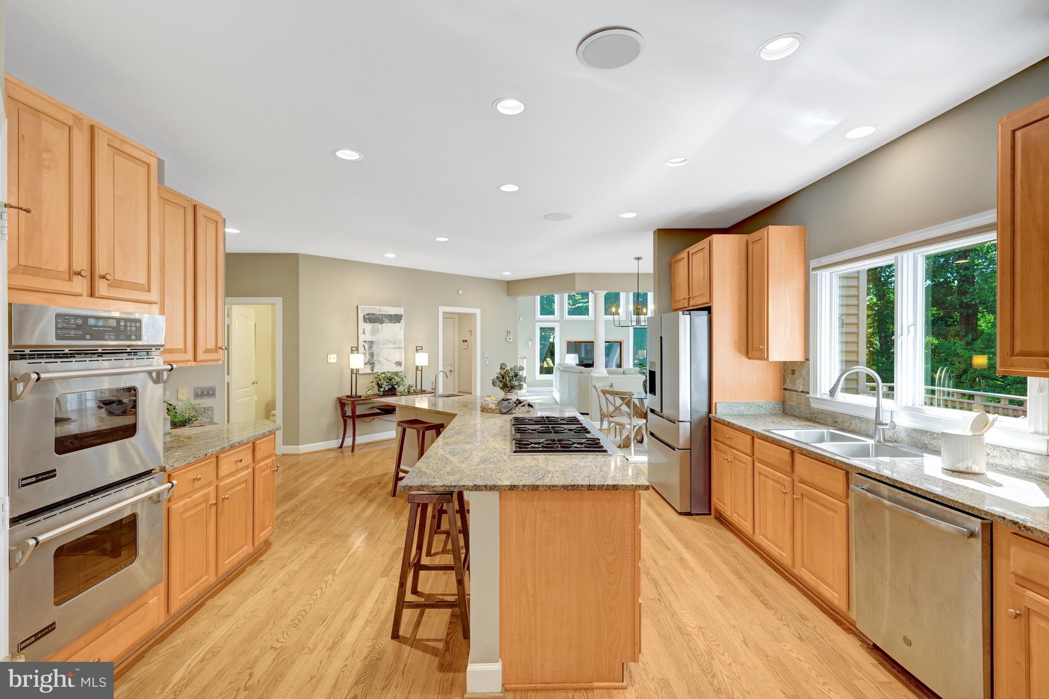 ELGIN MANOR - Residential