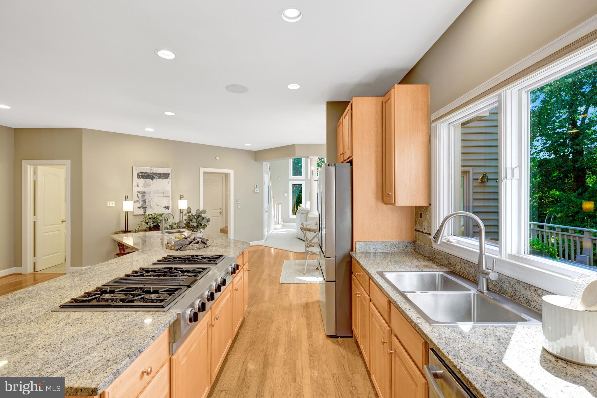 ELGIN MANOR - Residential