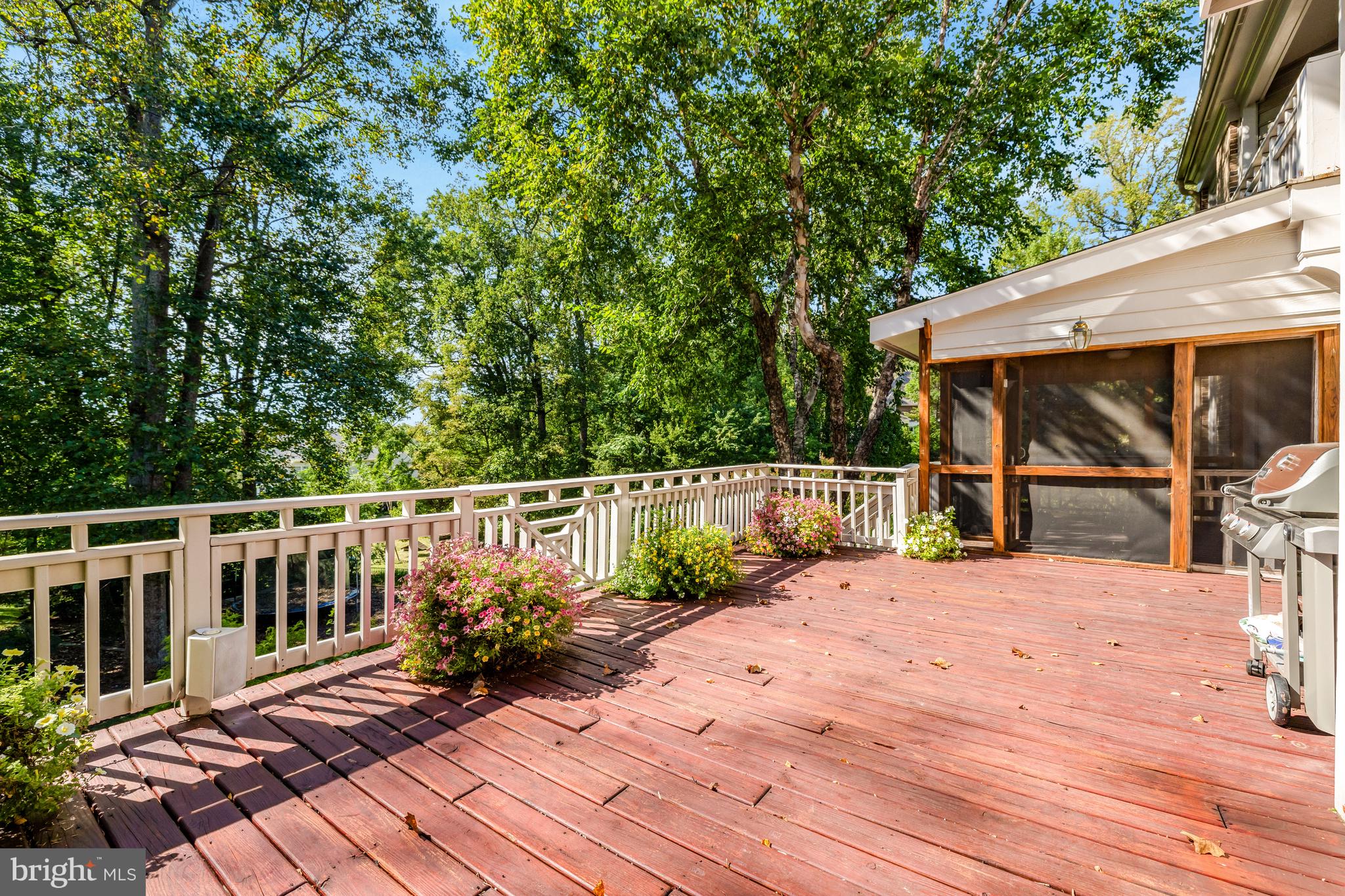 ELGIN MANOR - Residential