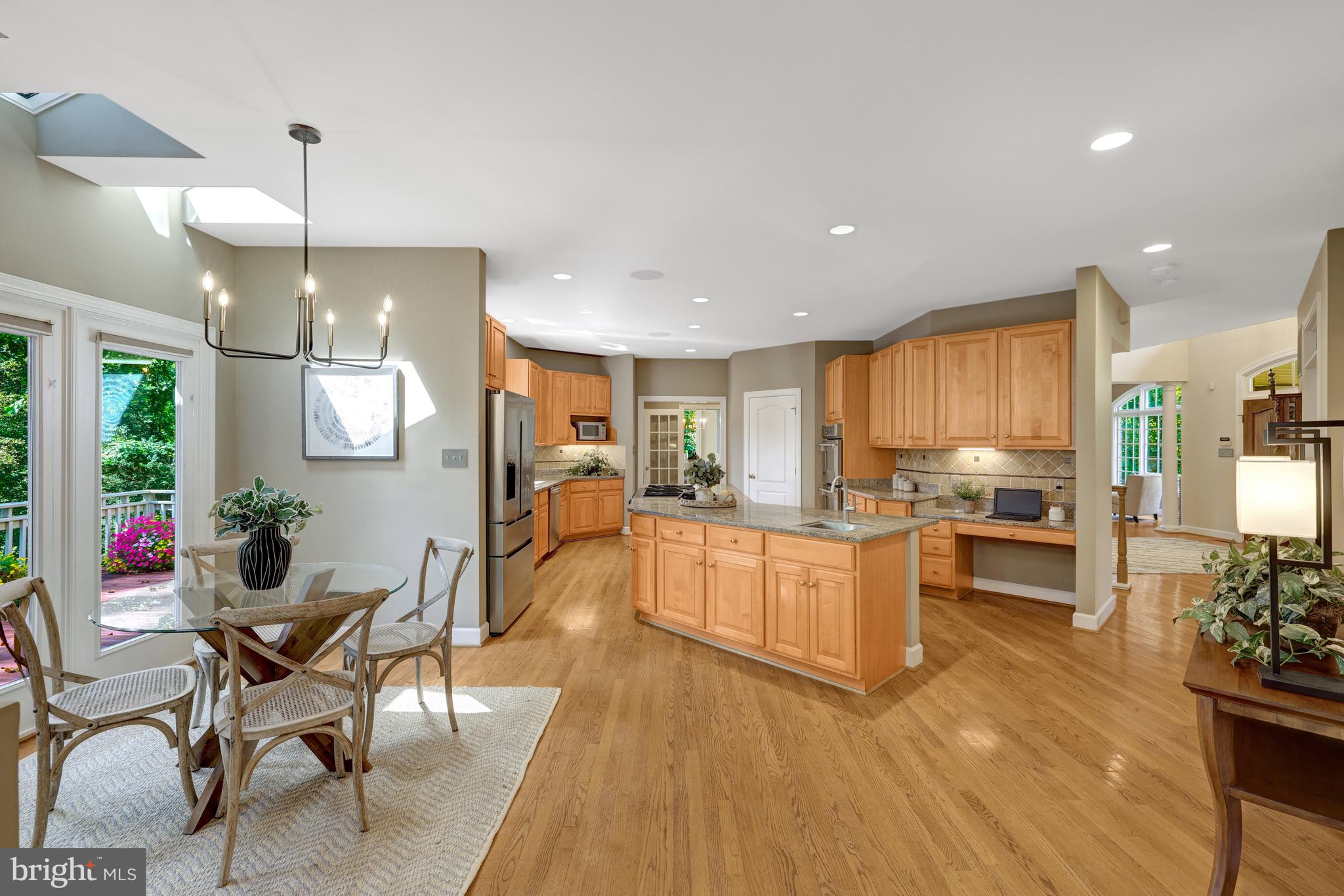 ELGIN MANOR - Residential