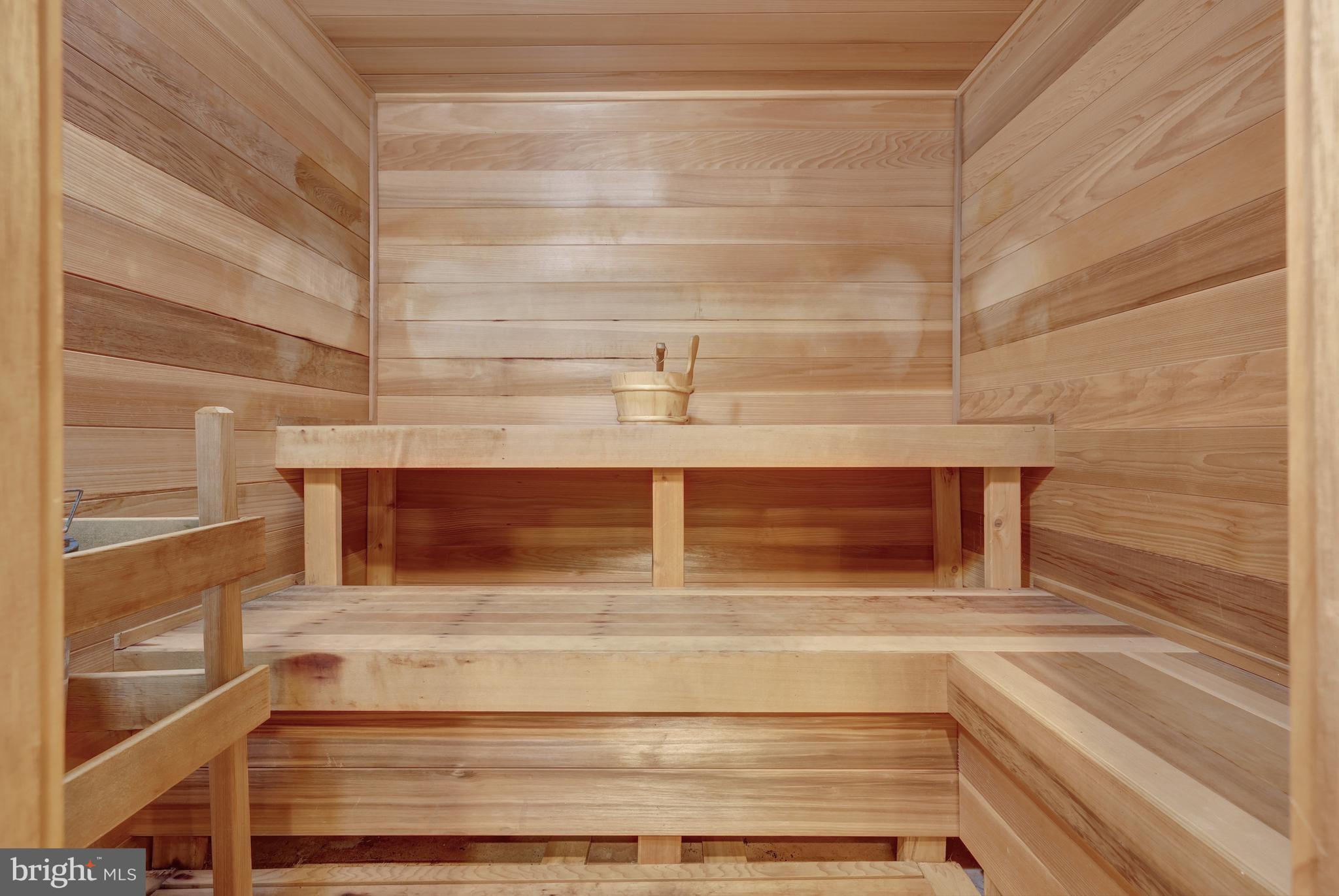 ELGIN MANOR - Residential