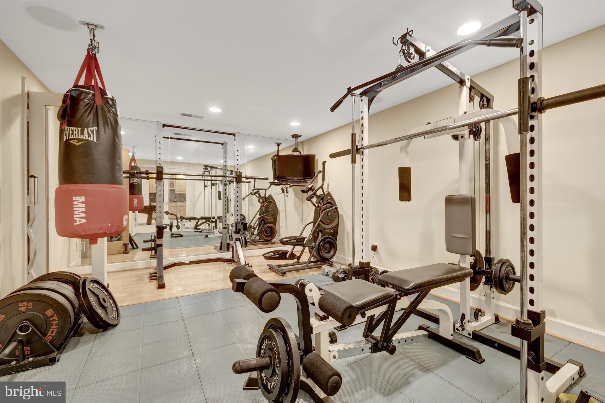 ELGIN MANOR - Residential