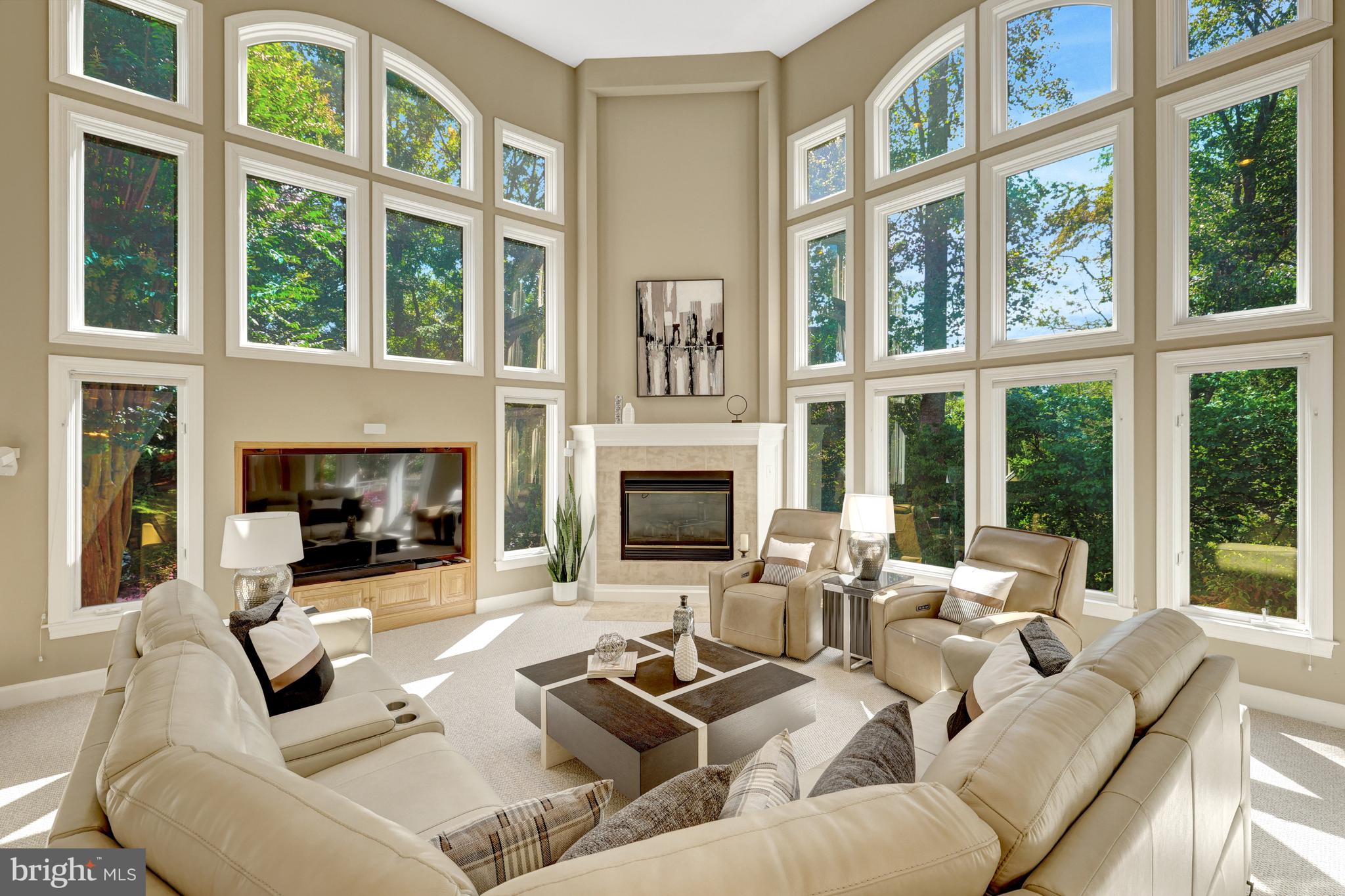 ELGIN MANOR - Residential