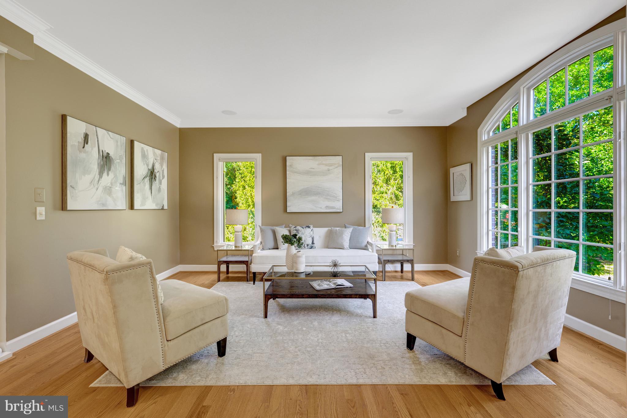 ELGIN MANOR - Residential