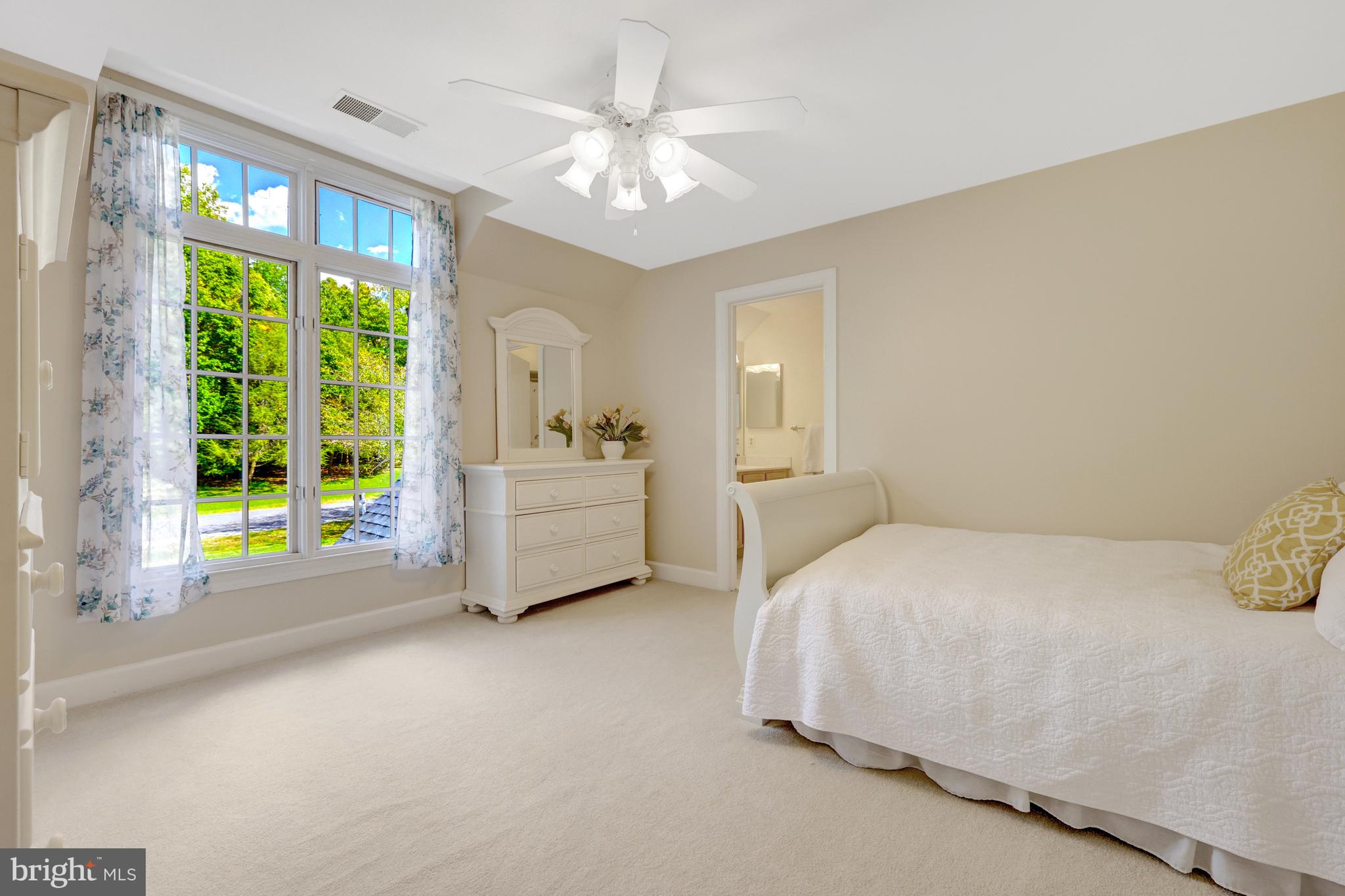 ELGIN MANOR - Residential