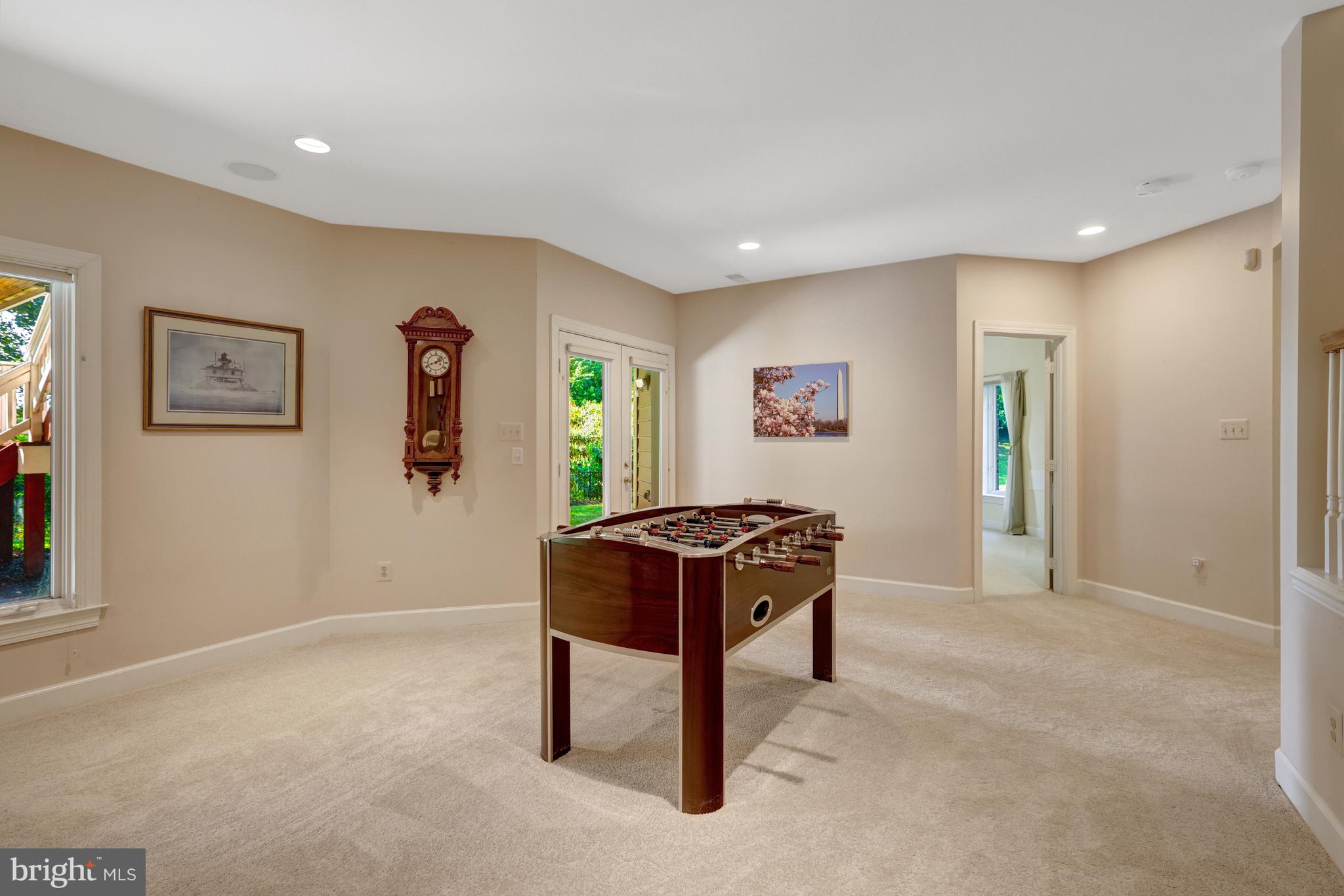 ELGIN MANOR - Residential