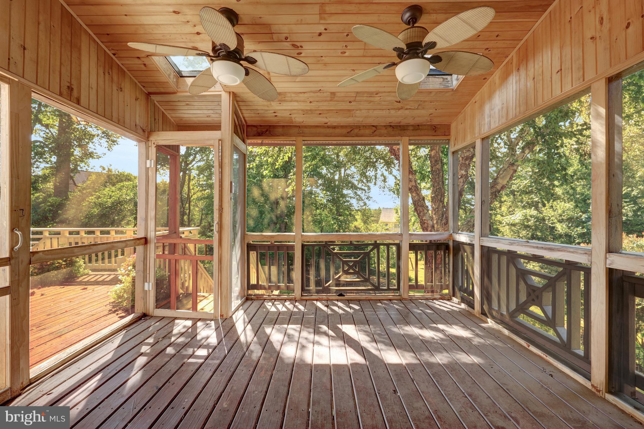 ELGIN MANOR - Residential