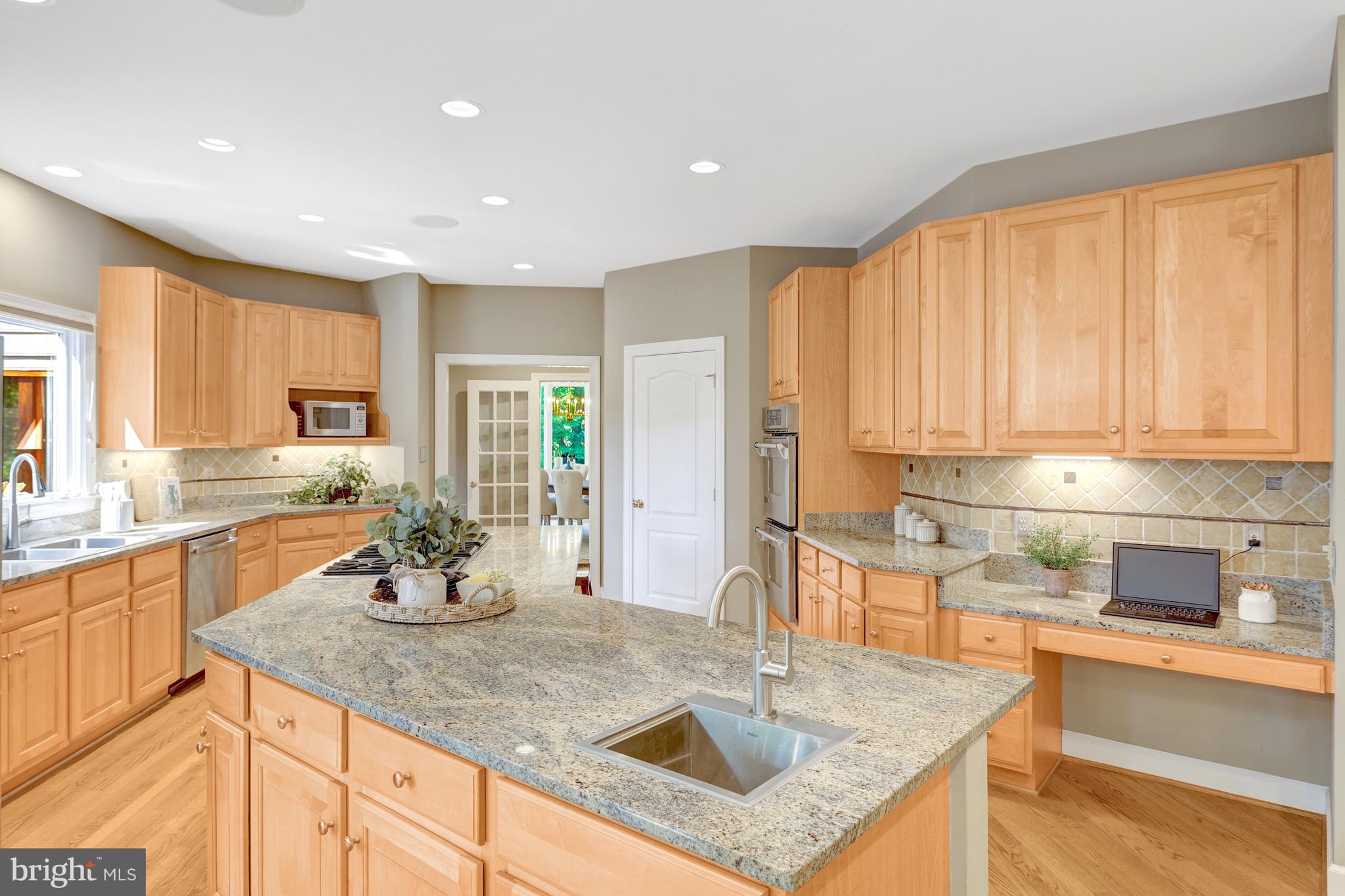 ELGIN MANOR - Residential