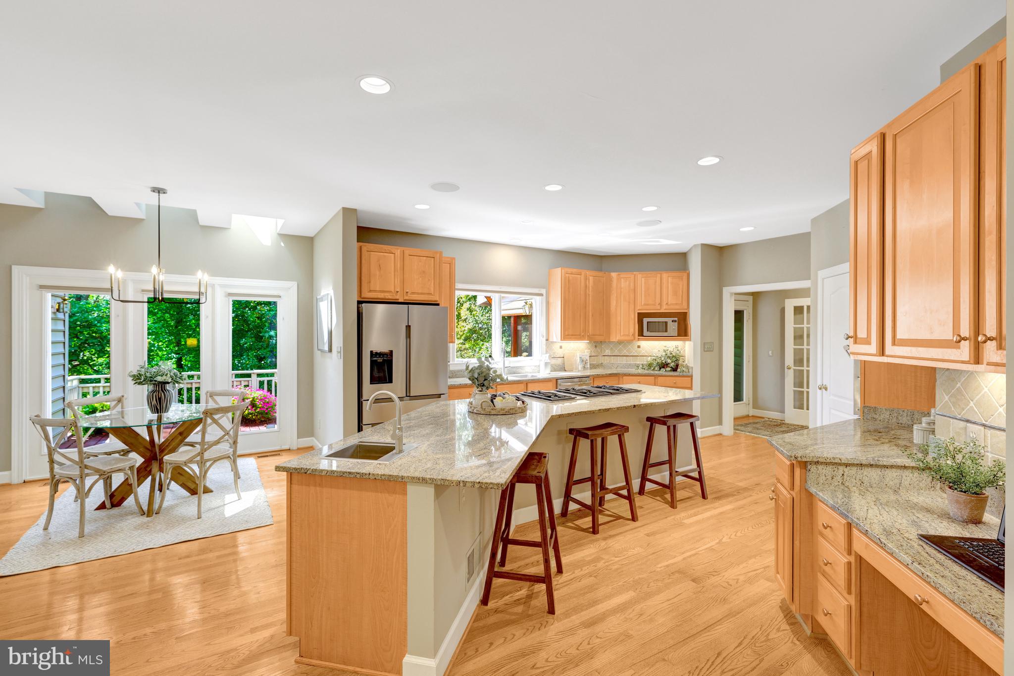 ELGIN MANOR - Residential