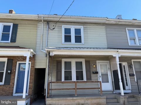 Photo of 125 S Main Street, MANHEIM, PA 17545 (MLS # PALA2078204)