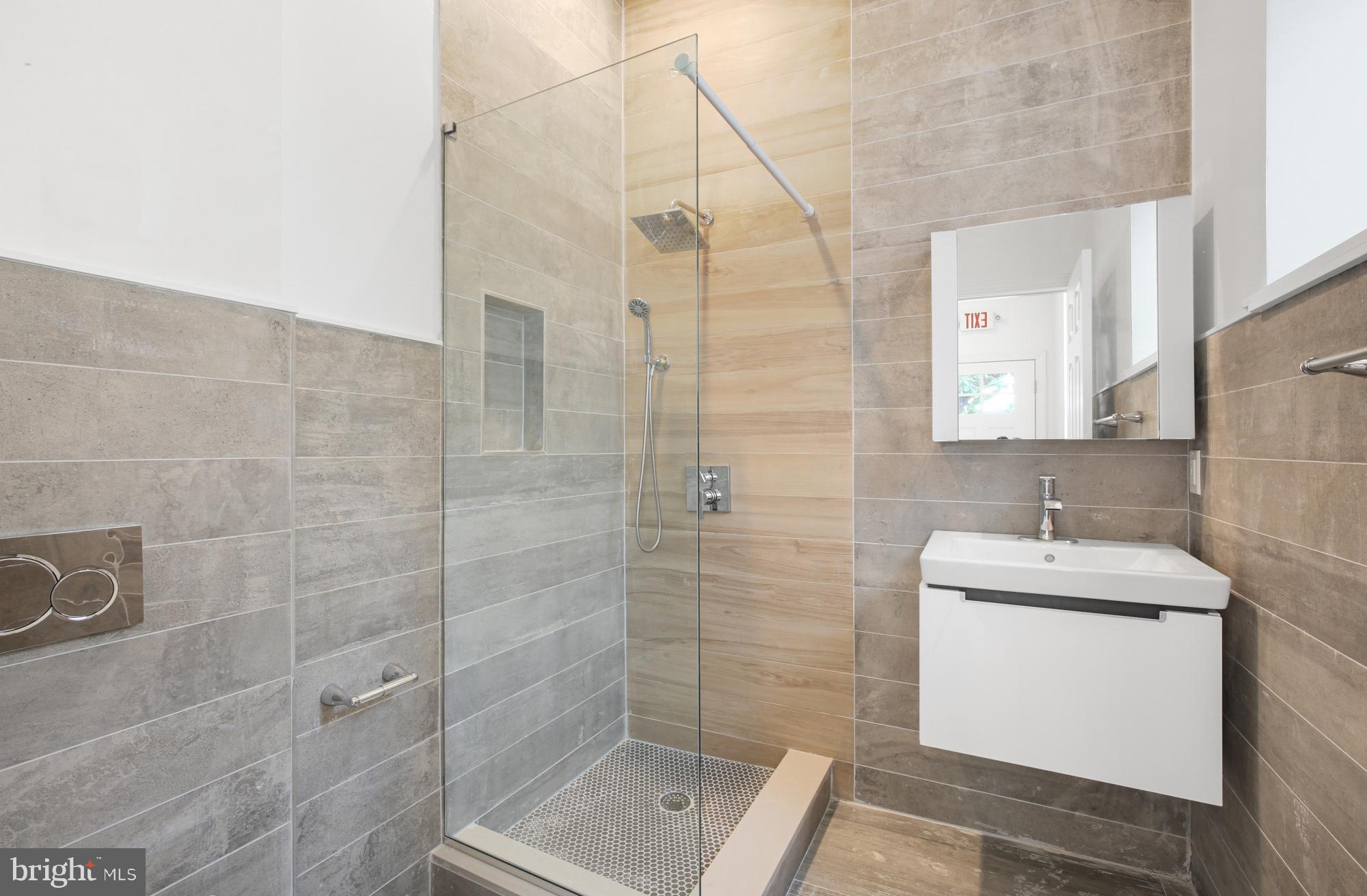 EAST KENSINGTON - Residential Lease