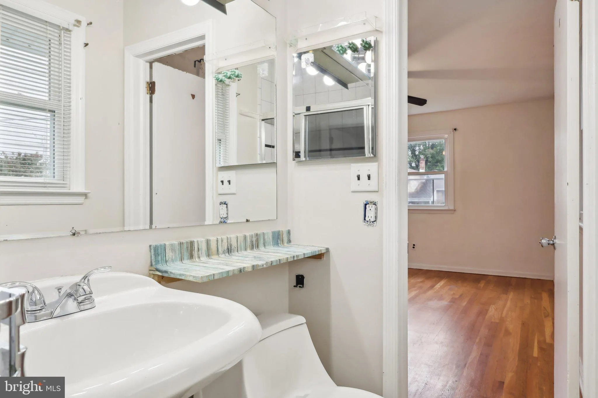 Wilmington, Delaware 19808, United States, 4 Bedrooms Bedrooms, ,3 BathroomsBathrooms,Residential,Contingent,23261