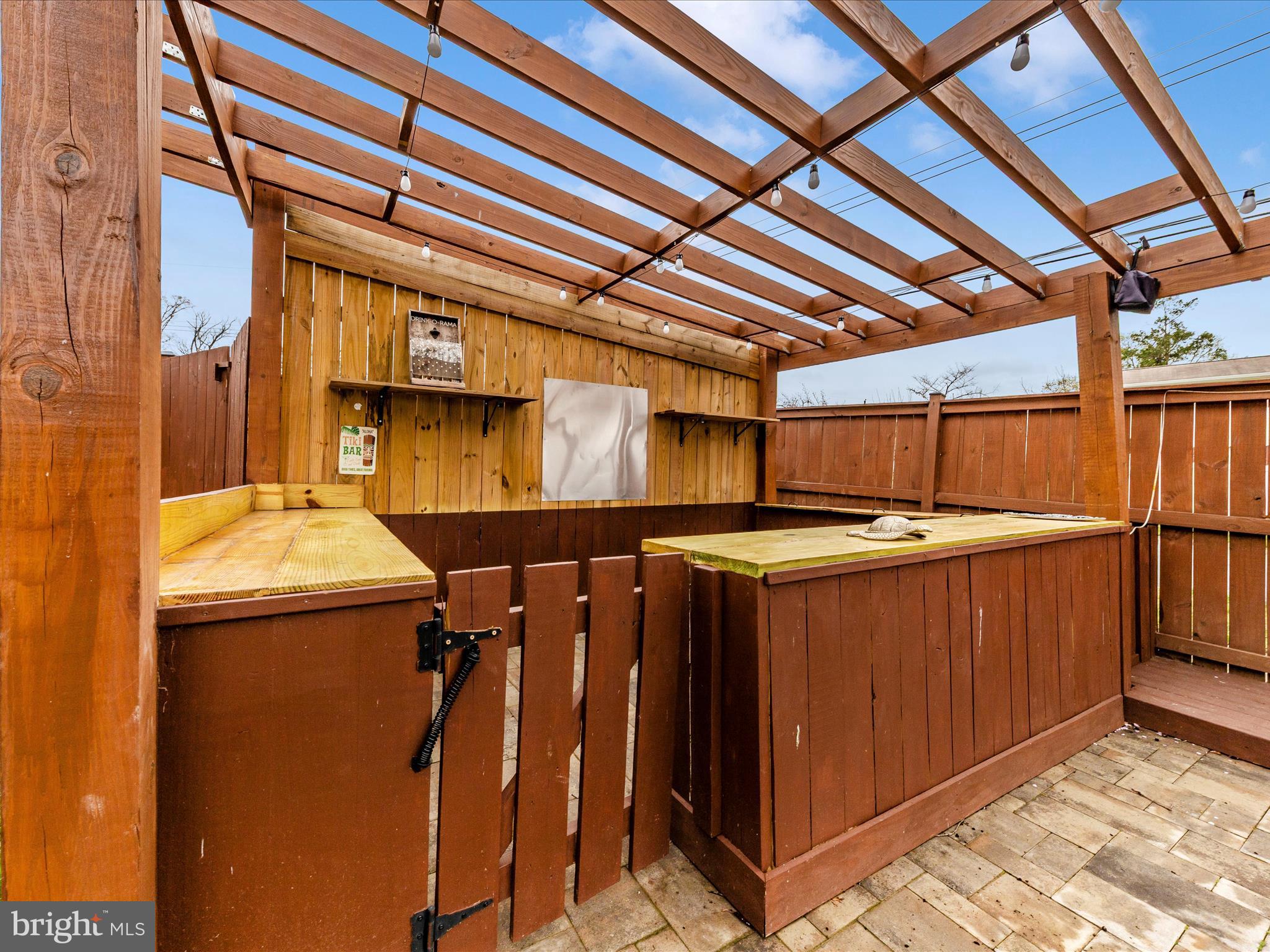 ENGLISH MANOR - Residential