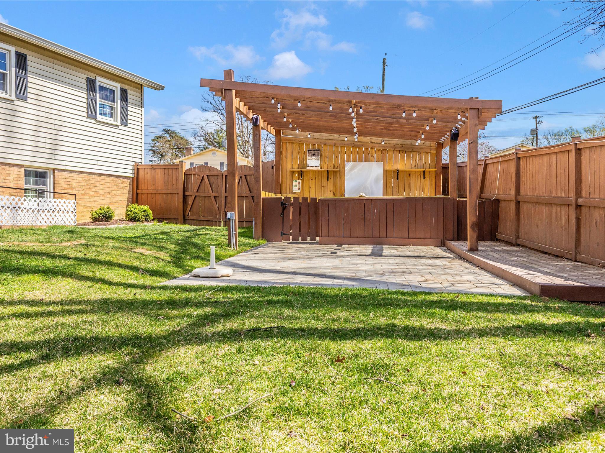 ENGLISH MANOR - Residential