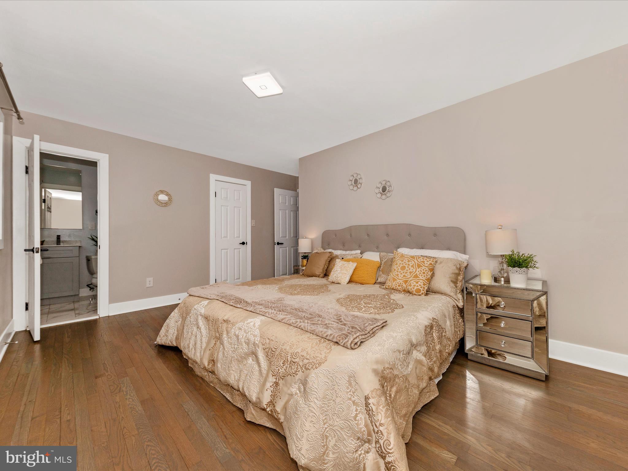 ENGLISH MANOR - Residential