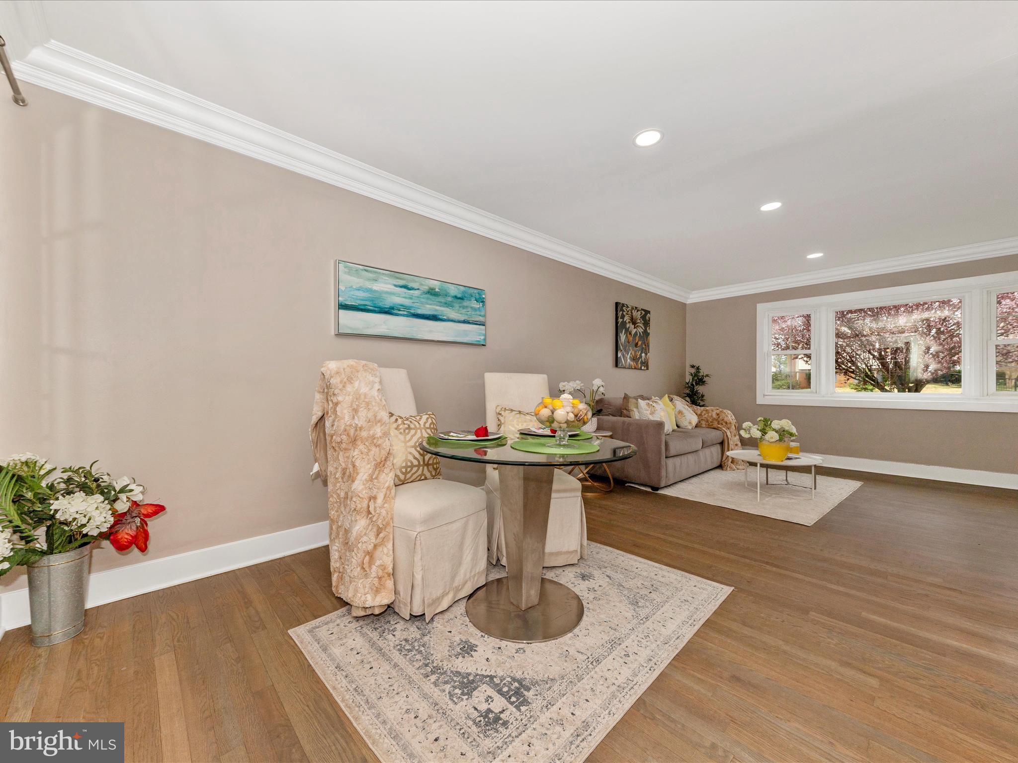 ENGLISH MANOR - Residential