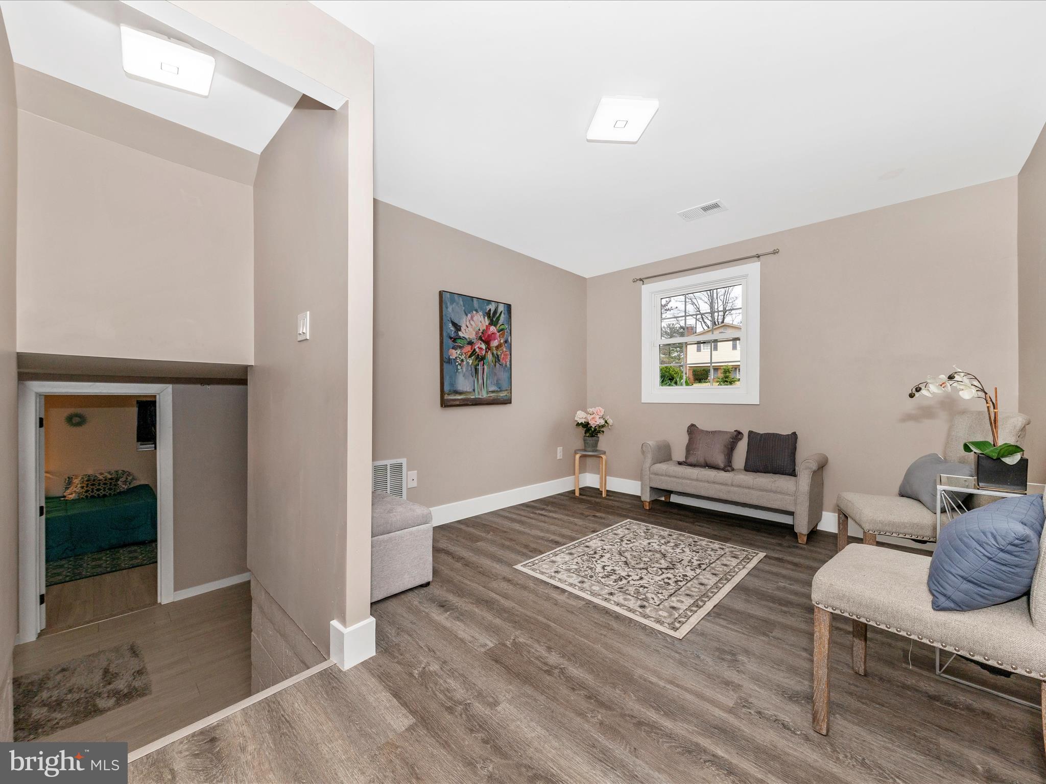 ENGLISH MANOR - Residential