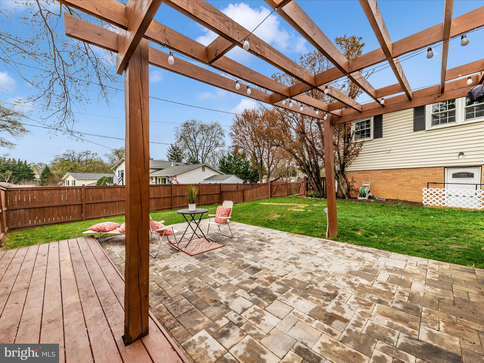 ENGLISH MANOR - Residential