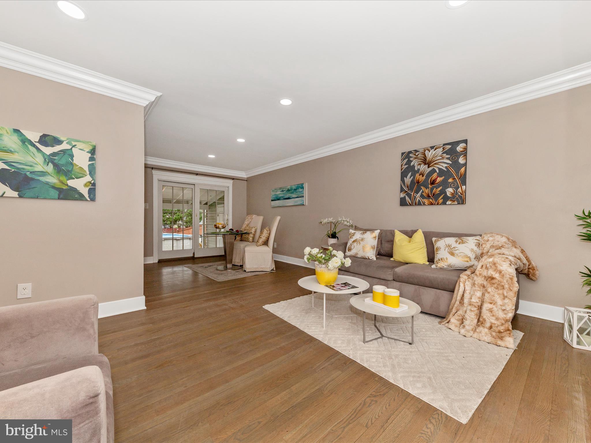 ENGLISH MANOR - Residential