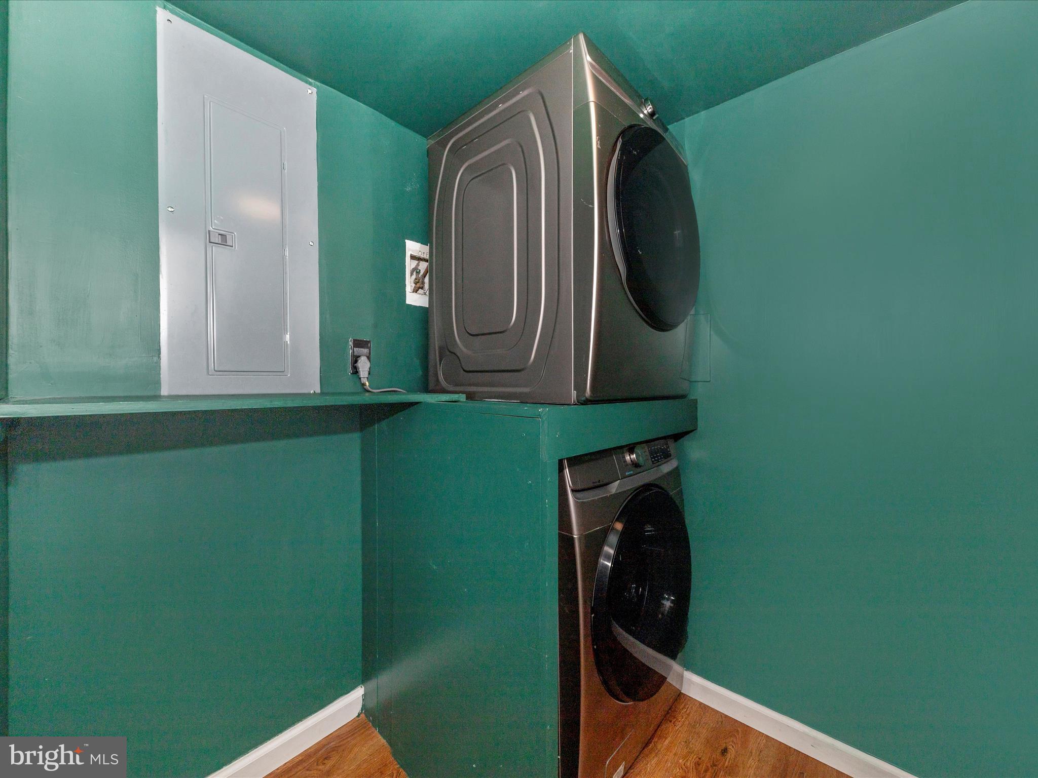 ENGLISH MANOR - Residential