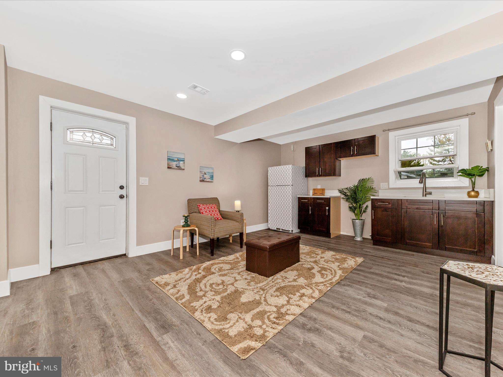 ENGLISH MANOR - Residential