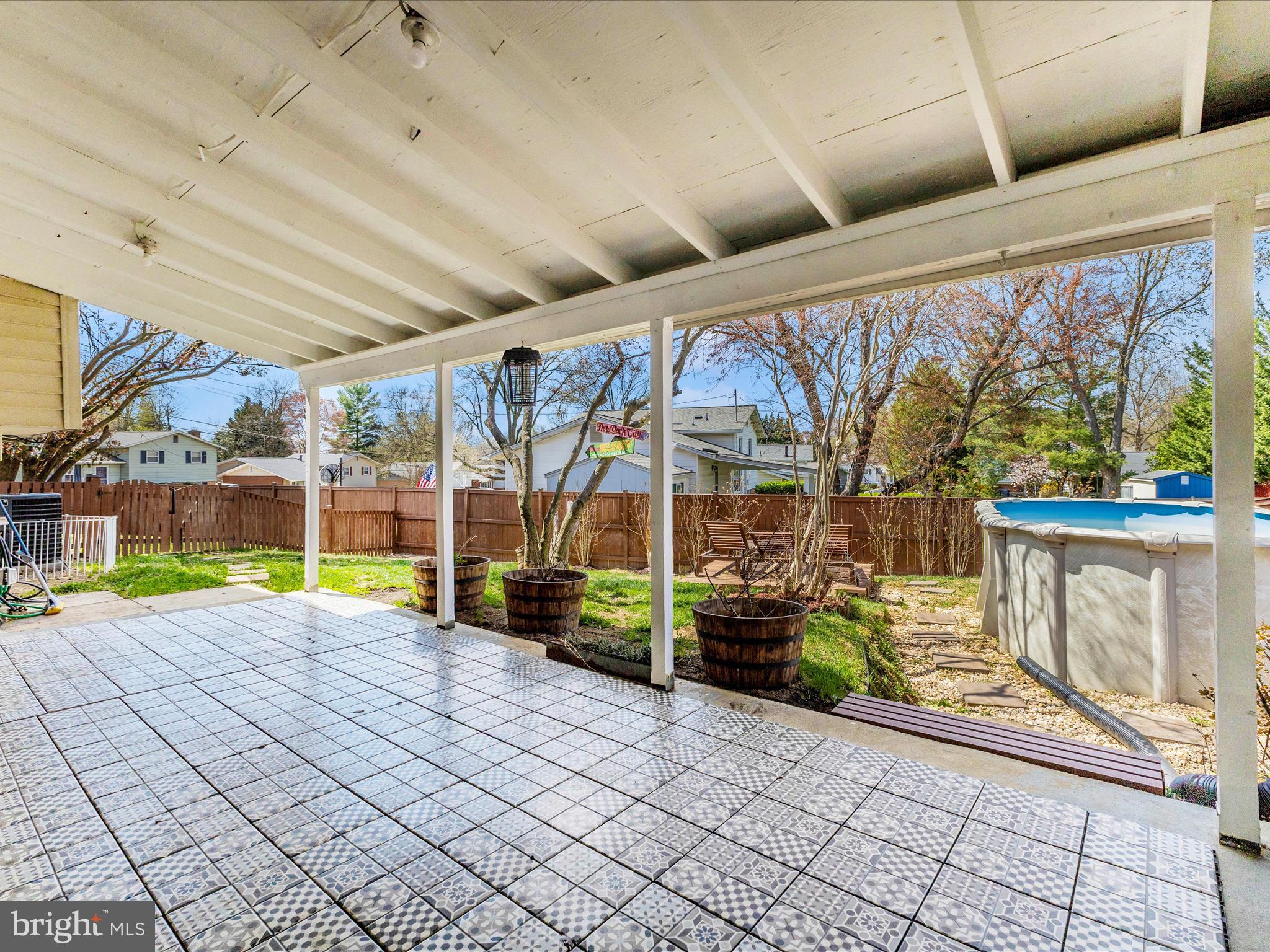 ENGLISH MANOR - Residential