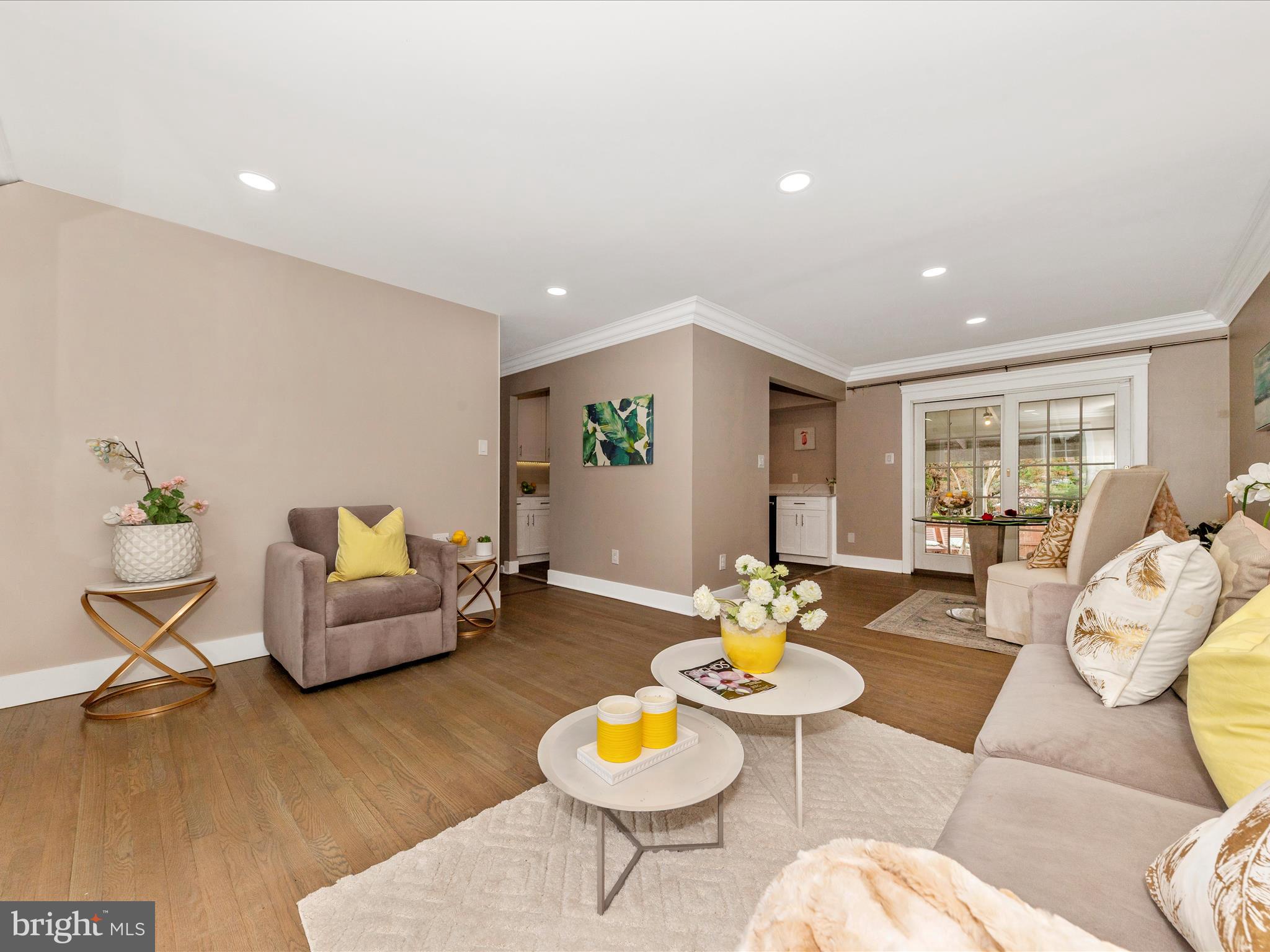 ENGLISH MANOR - Residential