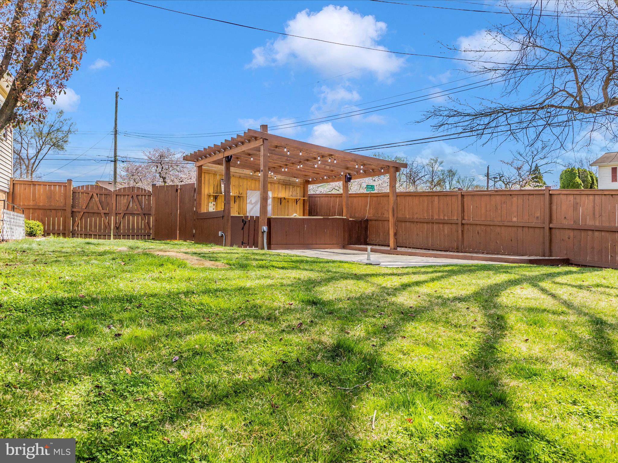 ENGLISH MANOR - Residential