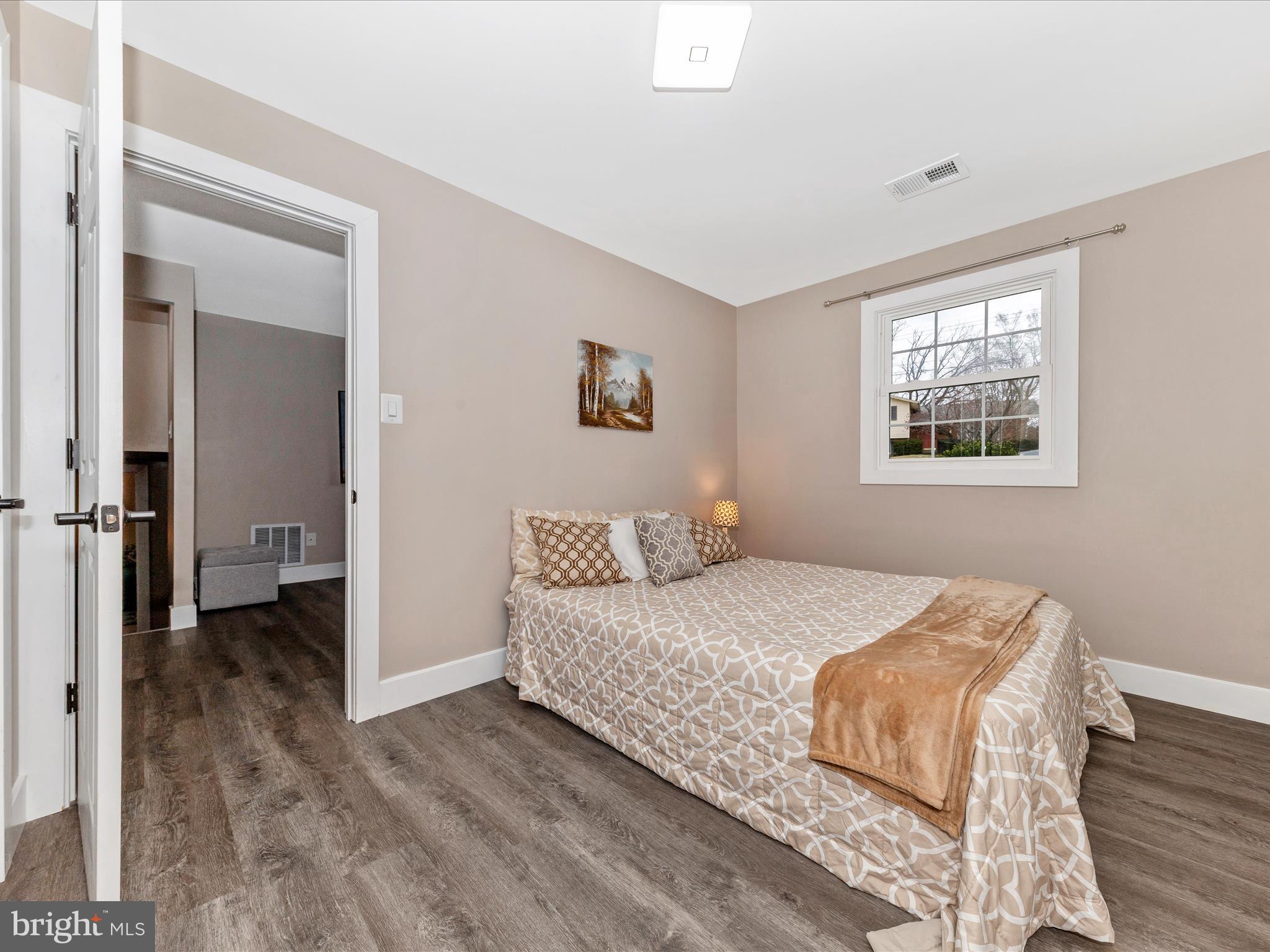 ENGLISH MANOR - Residential