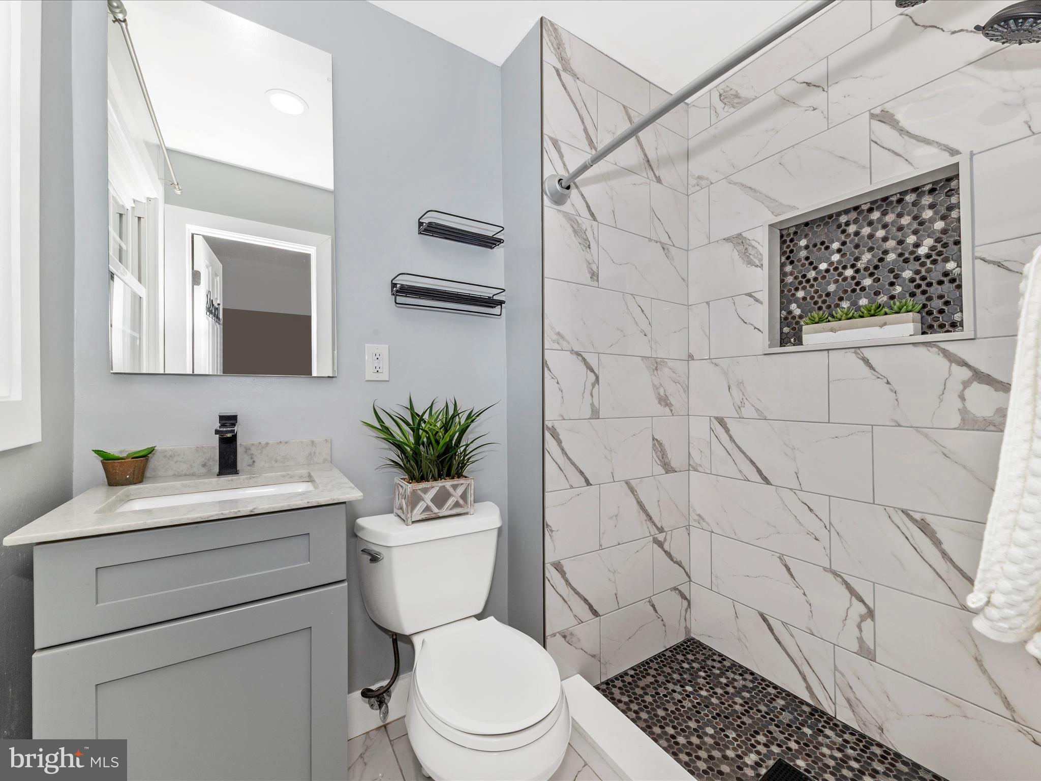 ENGLISH MANOR - Residential