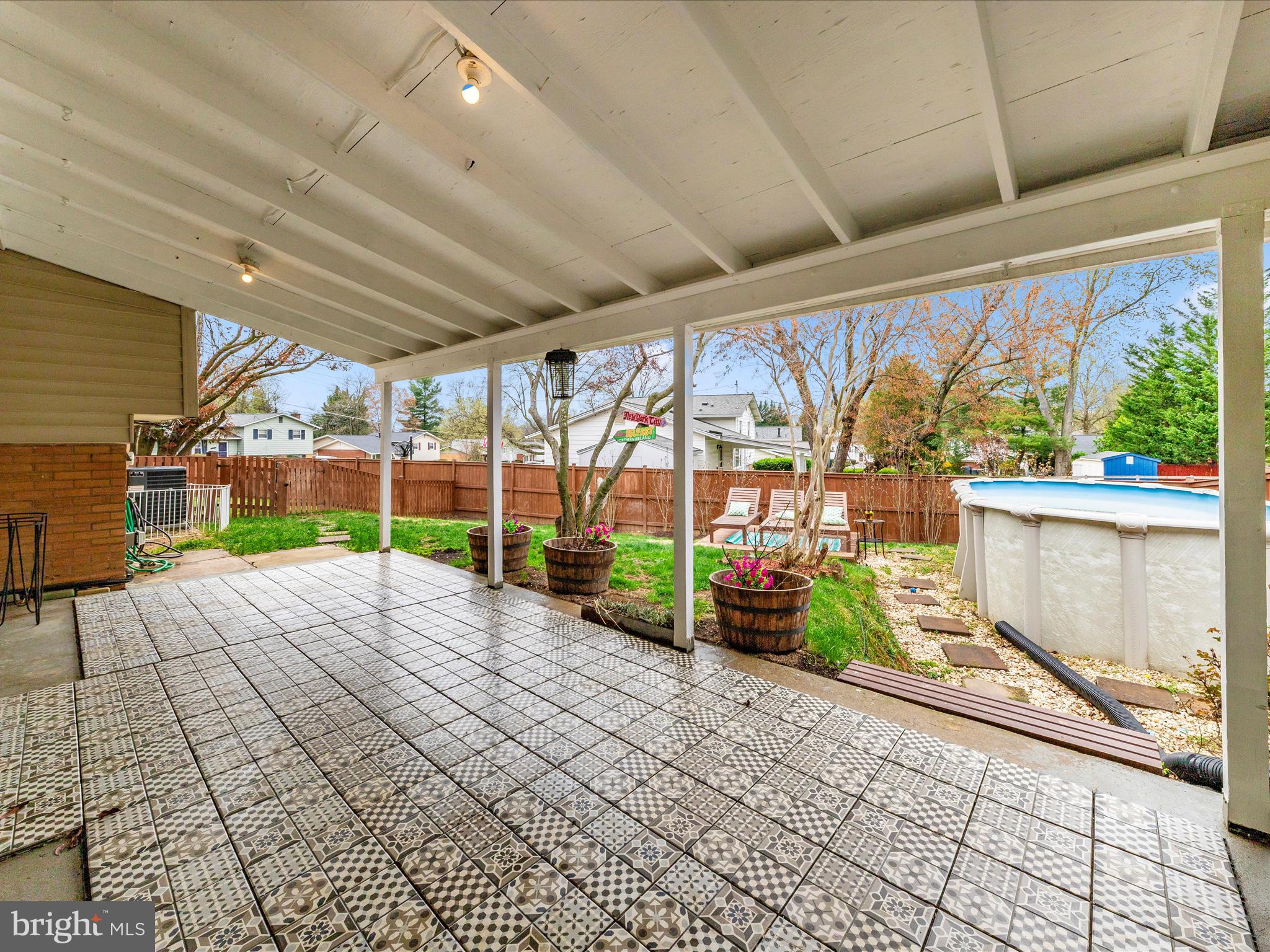 ENGLISH MANOR - Residential