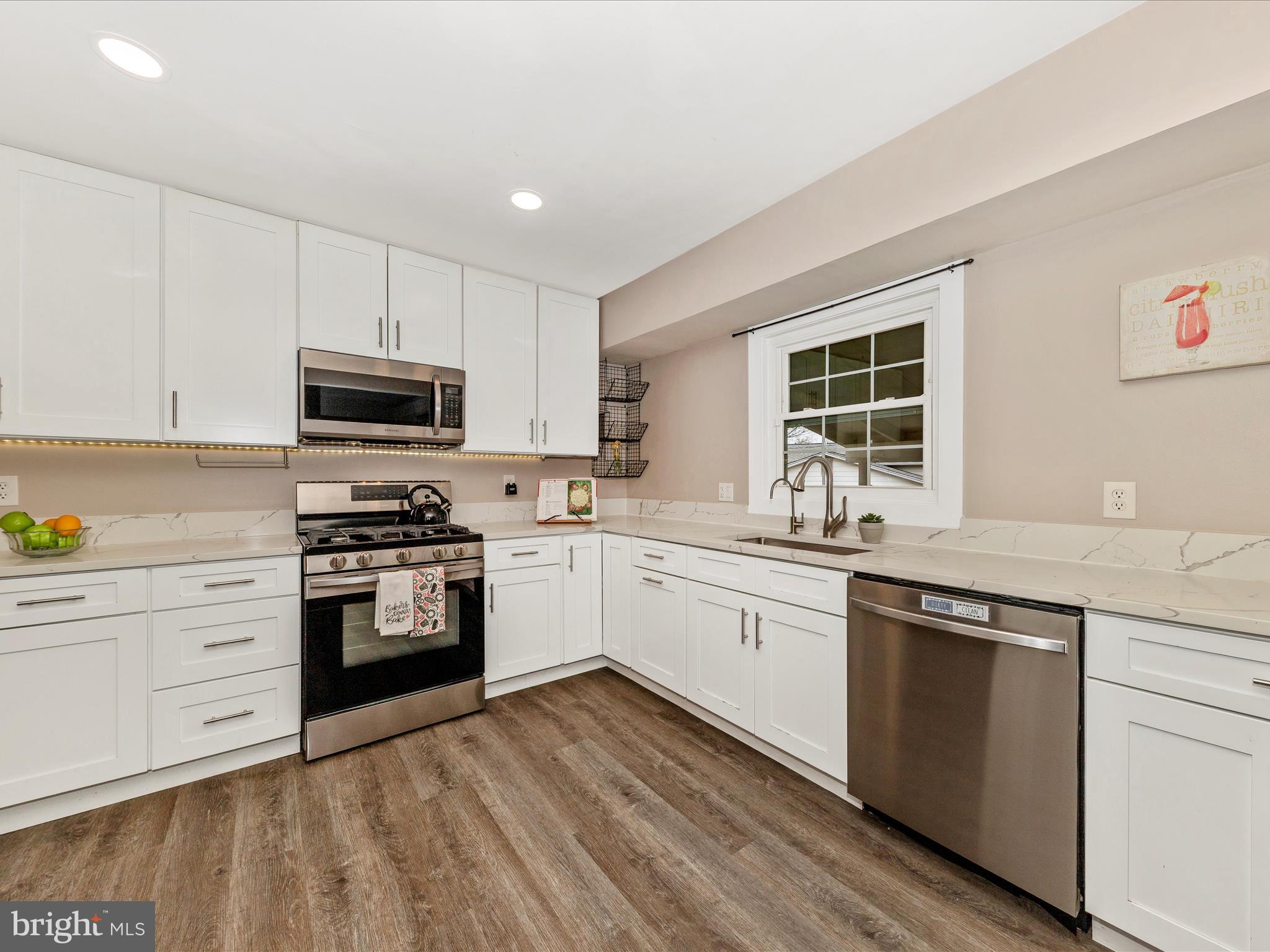 ENGLISH MANOR - Residential