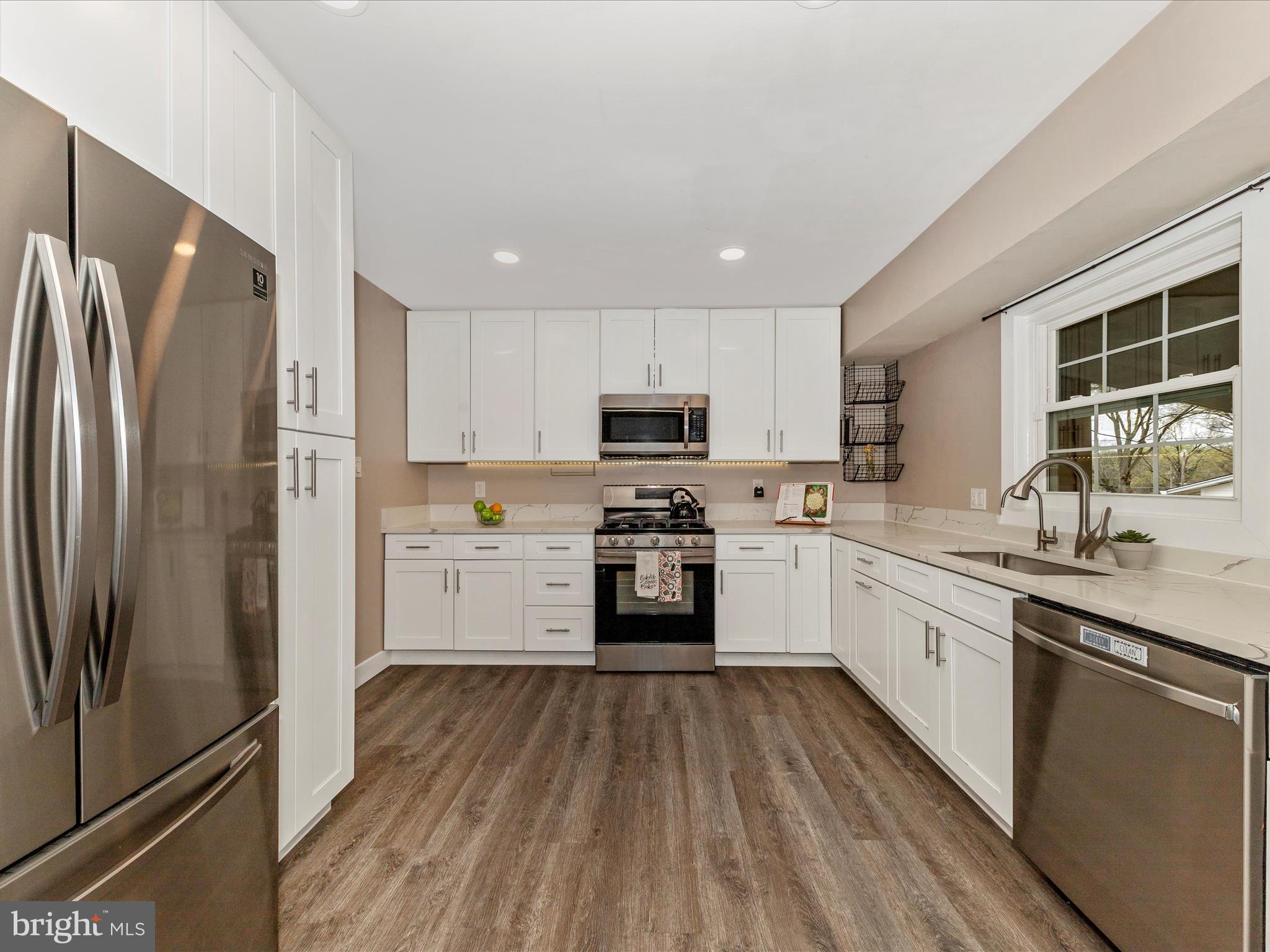 ENGLISH MANOR - Residential