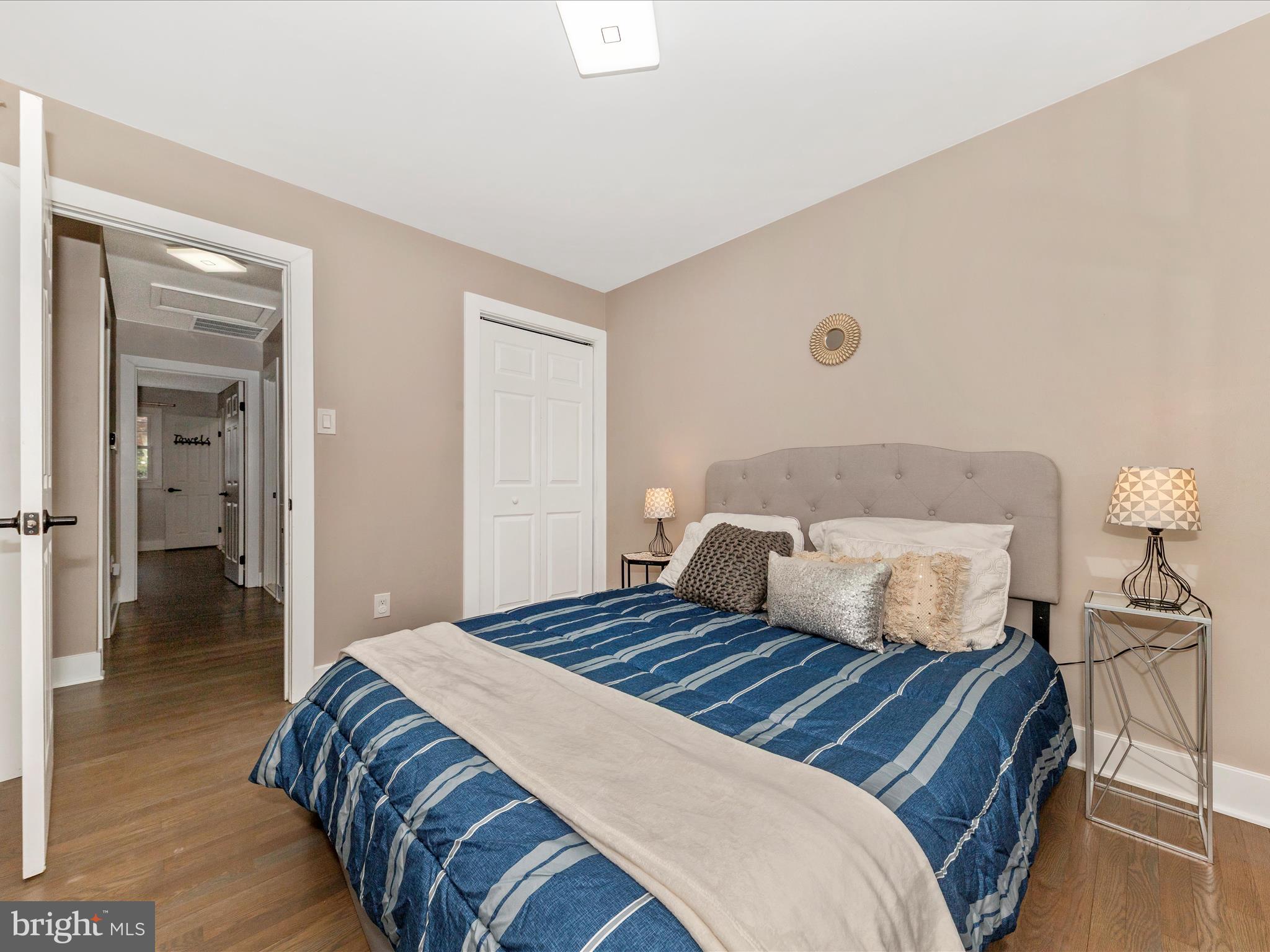 ENGLISH MANOR - Residential