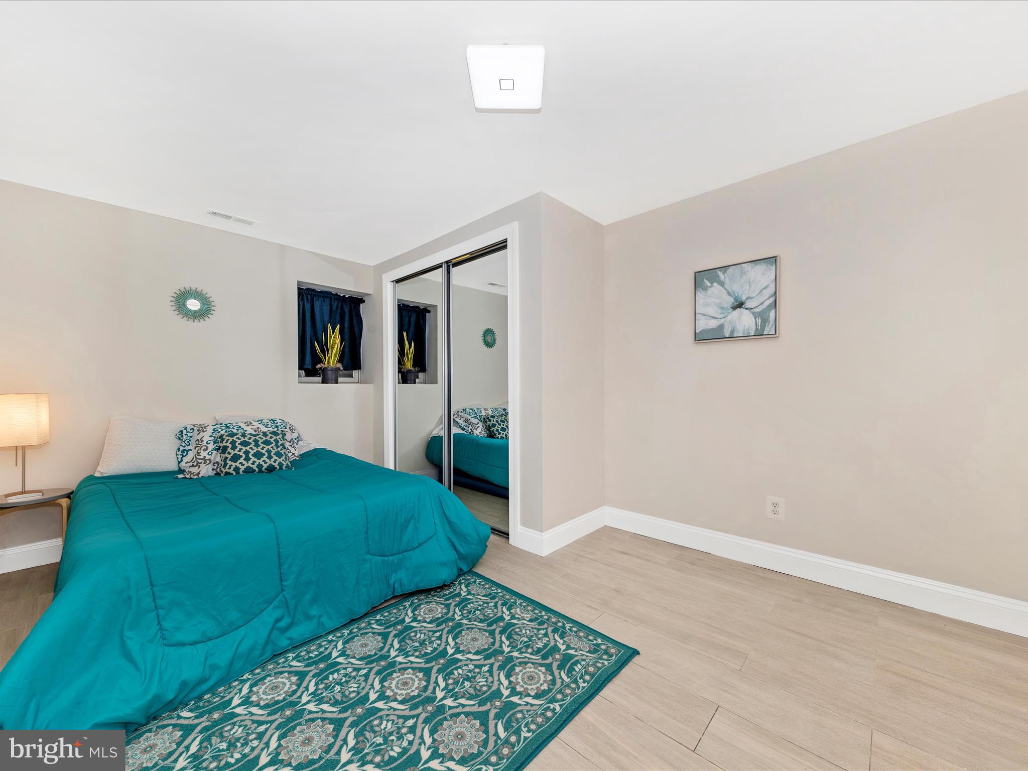 ENGLISH MANOR - Residential