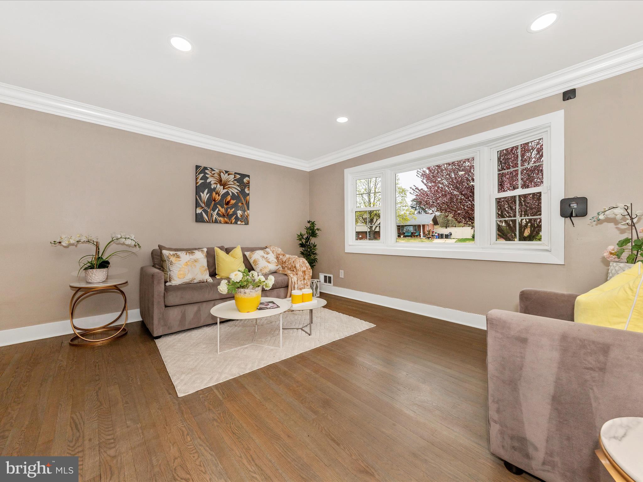 ENGLISH MANOR - Residential