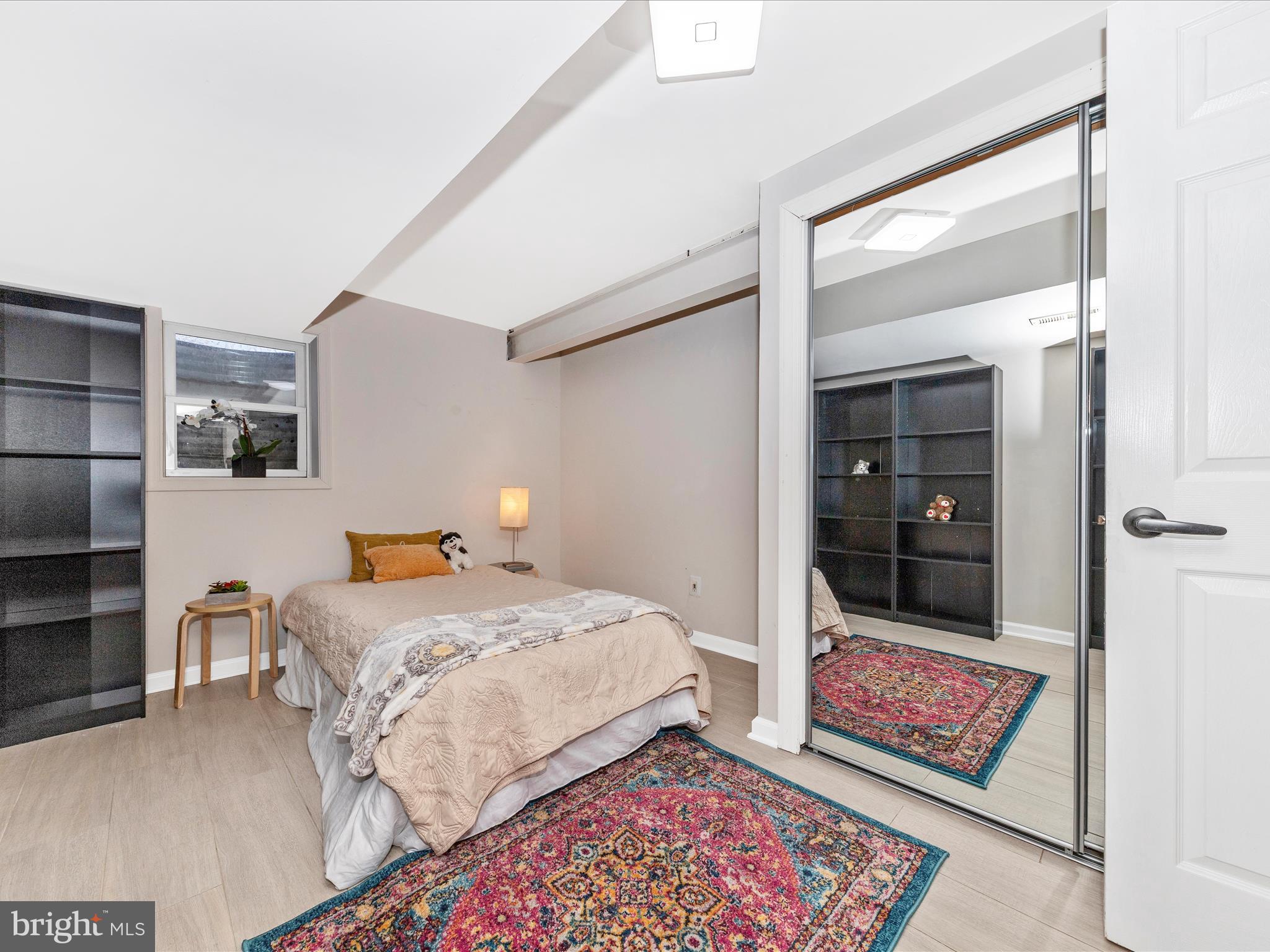 ENGLISH MANOR - Residential