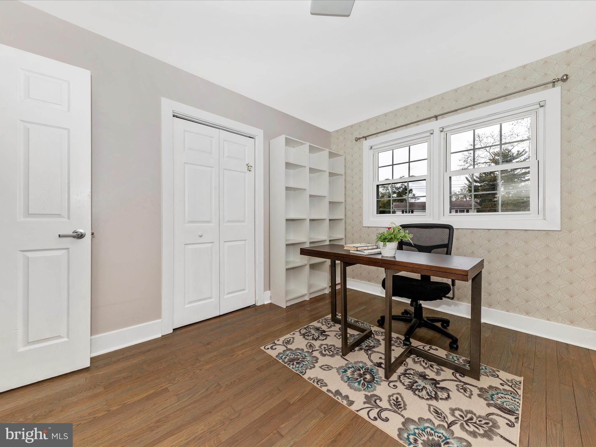 ENGLISH MANOR - Residential