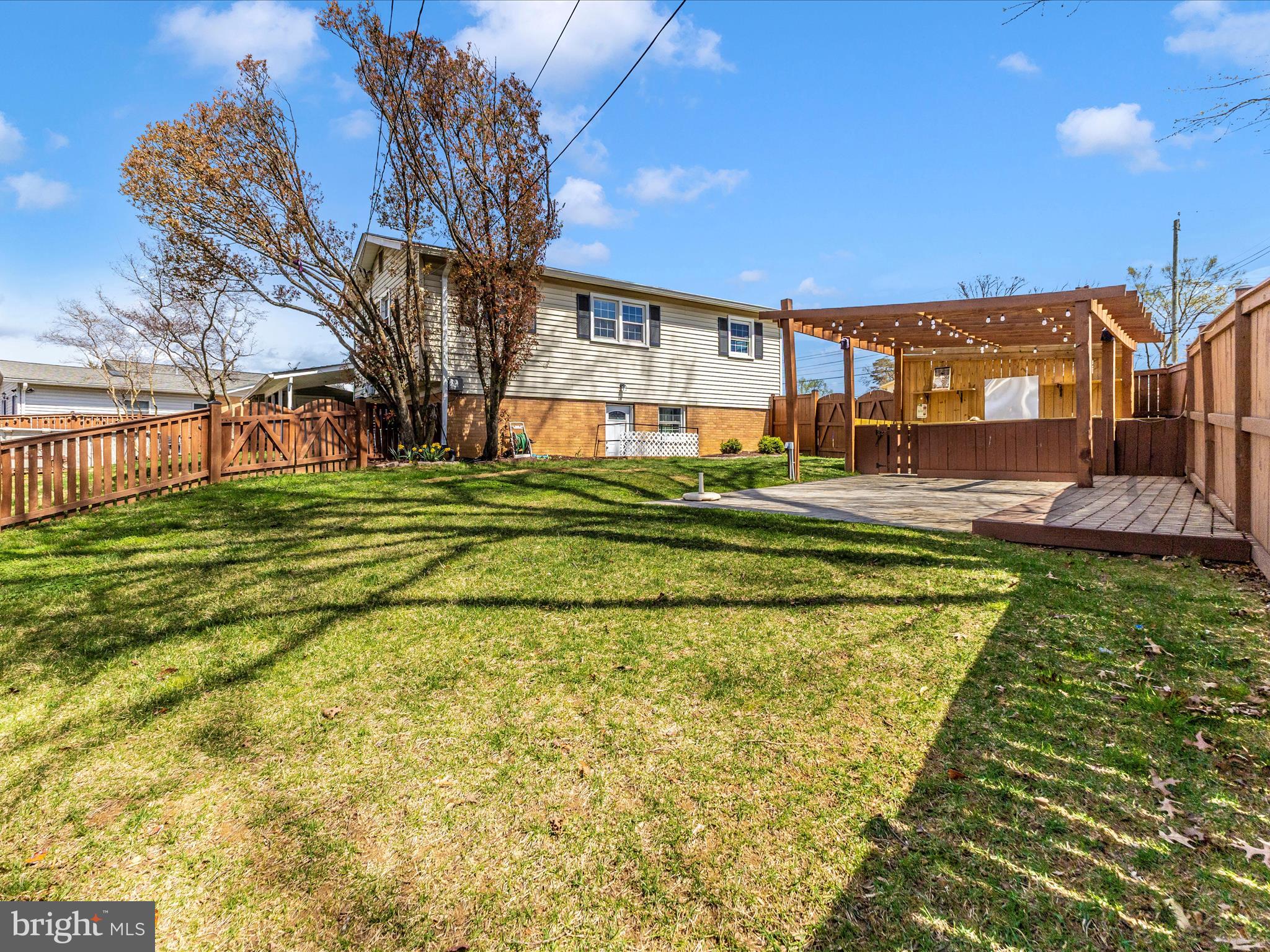 ENGLISH MANOR - Residential