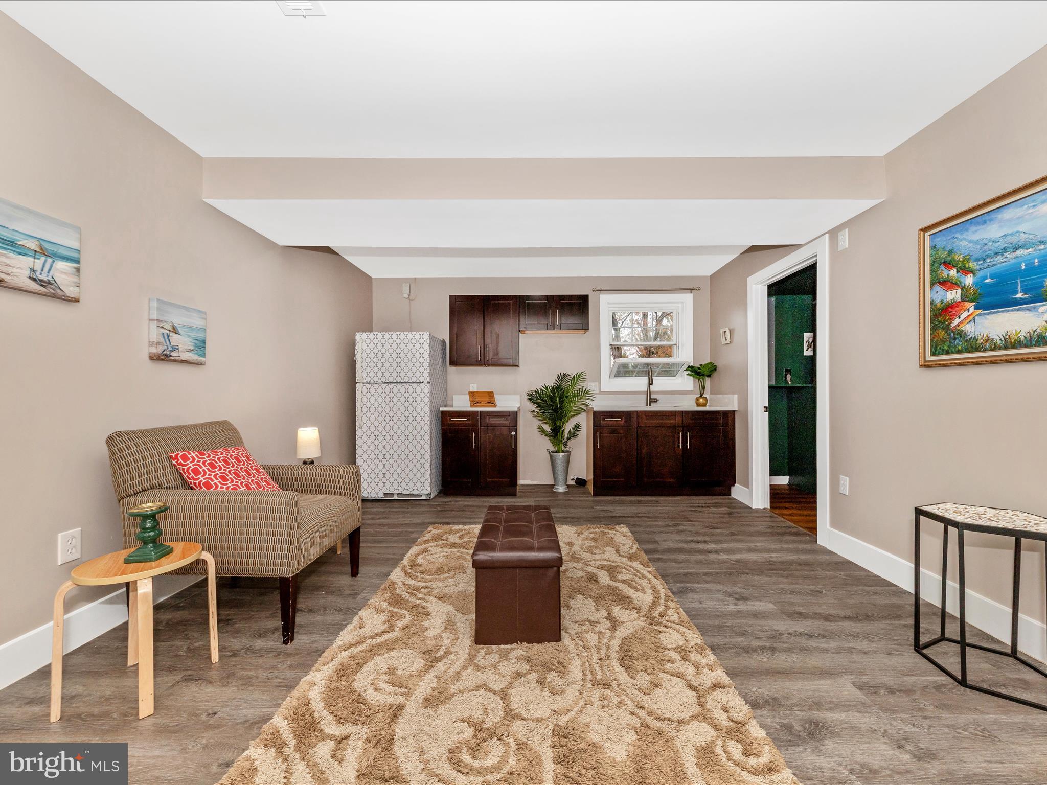 ENGLISH MANOR - Residential