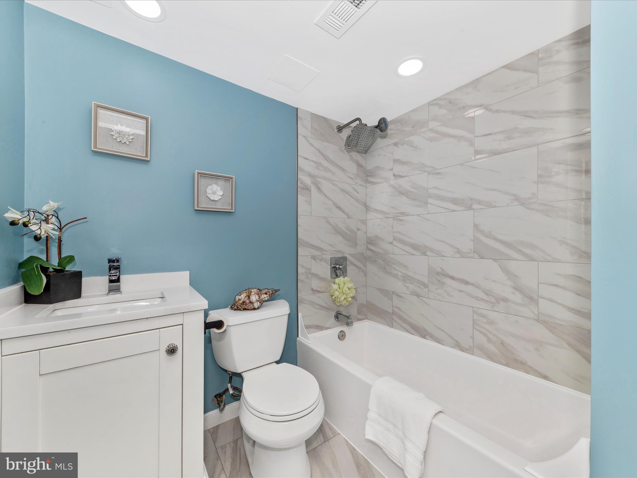 ENGLISH MANOR - Residential