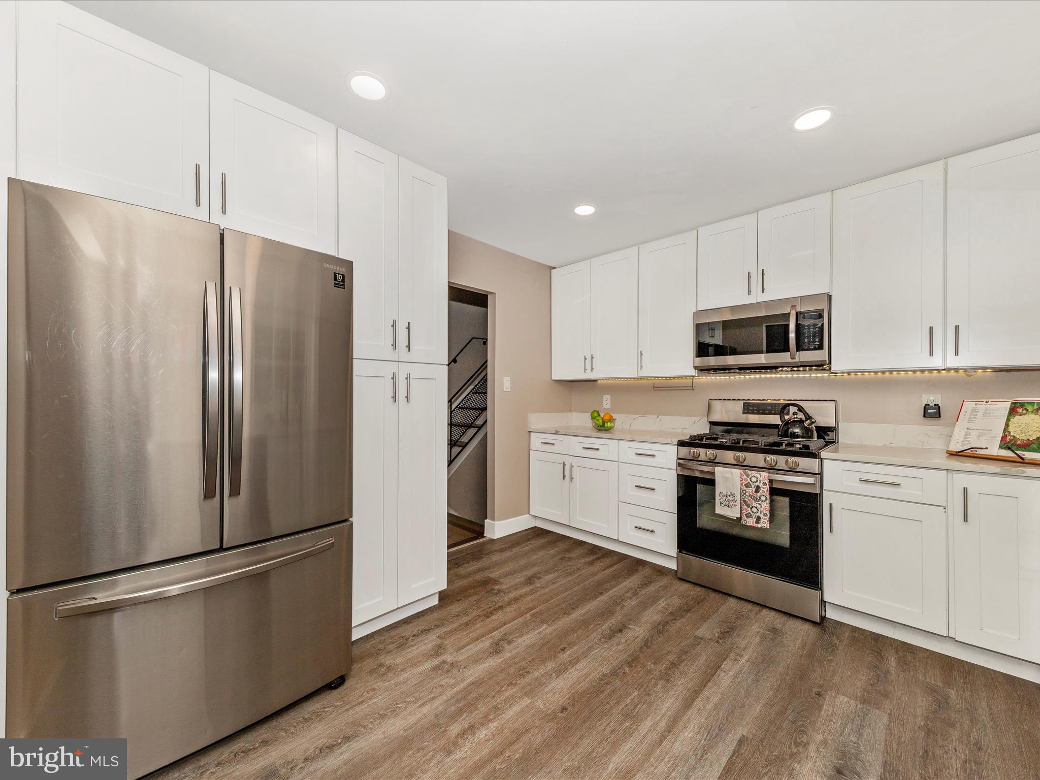 ENGLISH MANOR - Residential