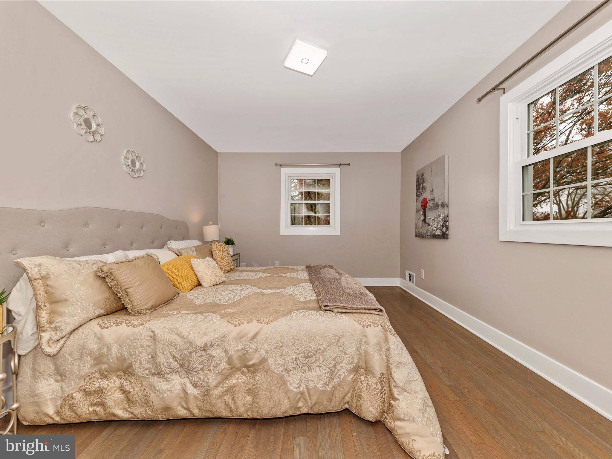 ENGLISH MANOR - Residential