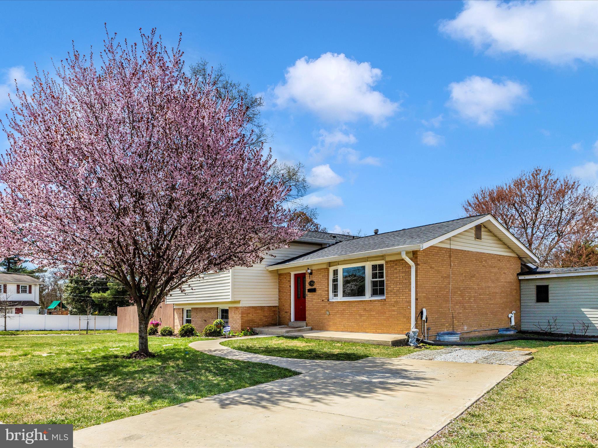 ENGLISH MANOR - Residential