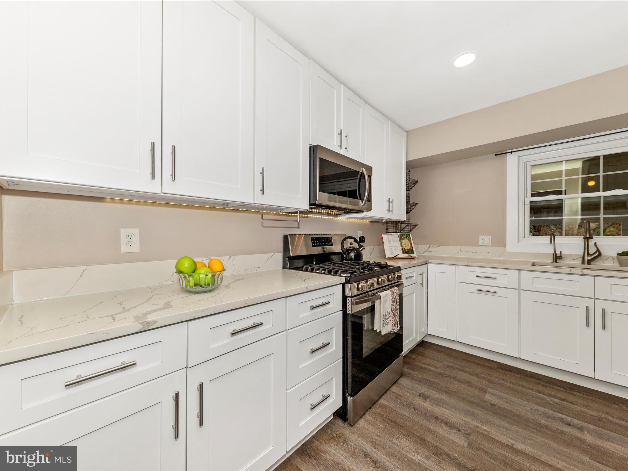 ENGLISH MANOR - Residential