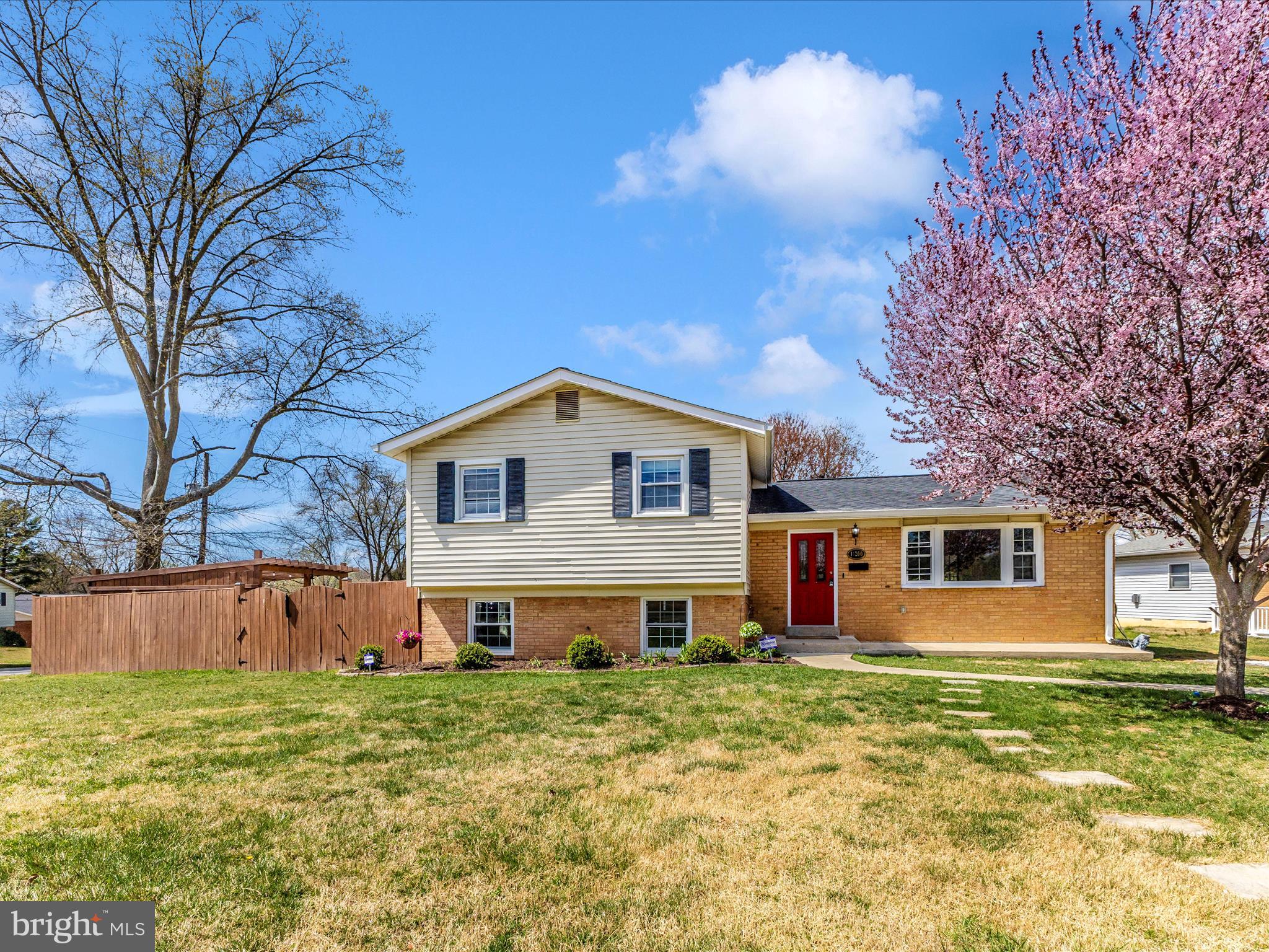 ENGLISH MANOR - Residential