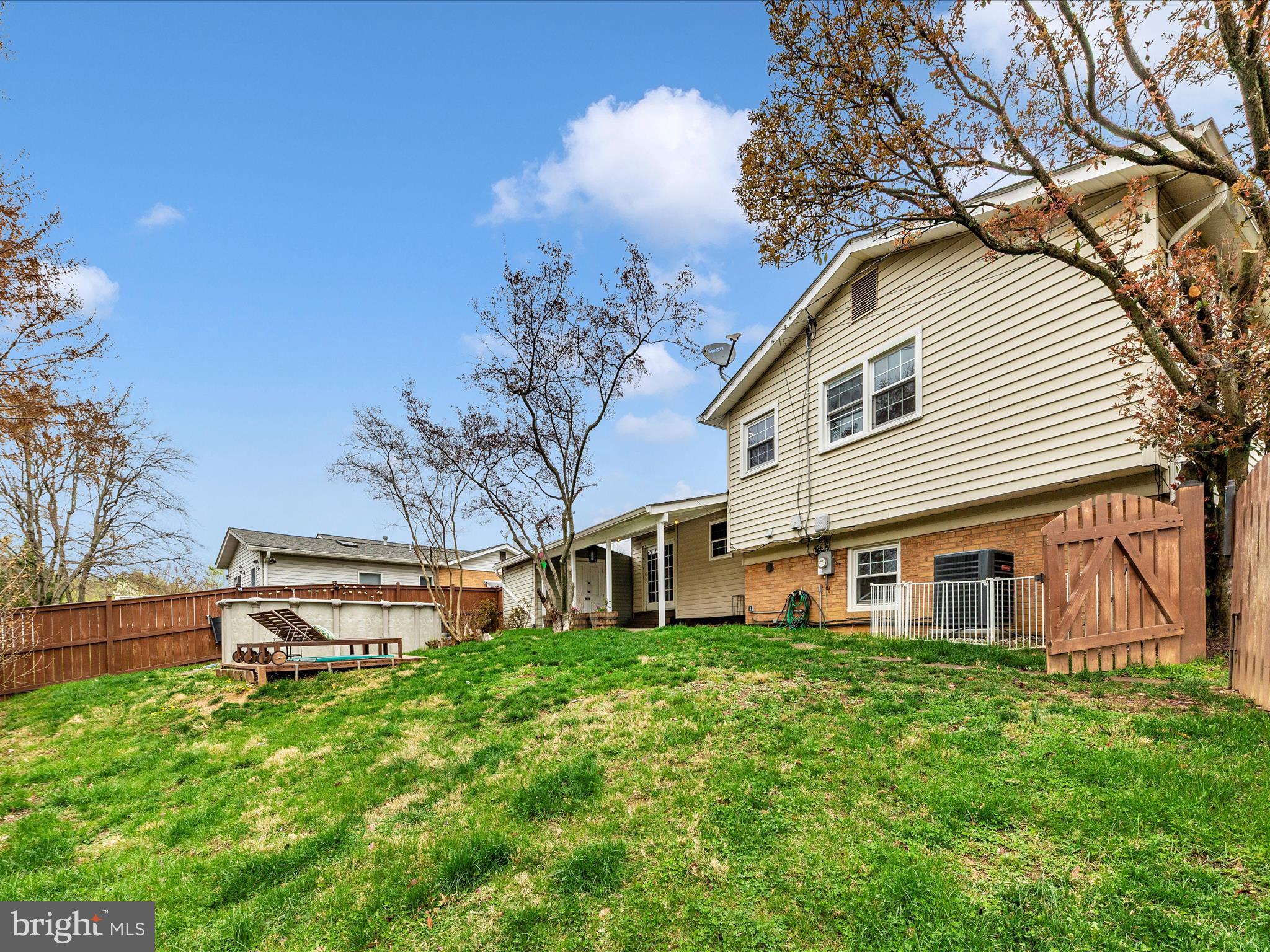 ENGLISH MANOR - Residential