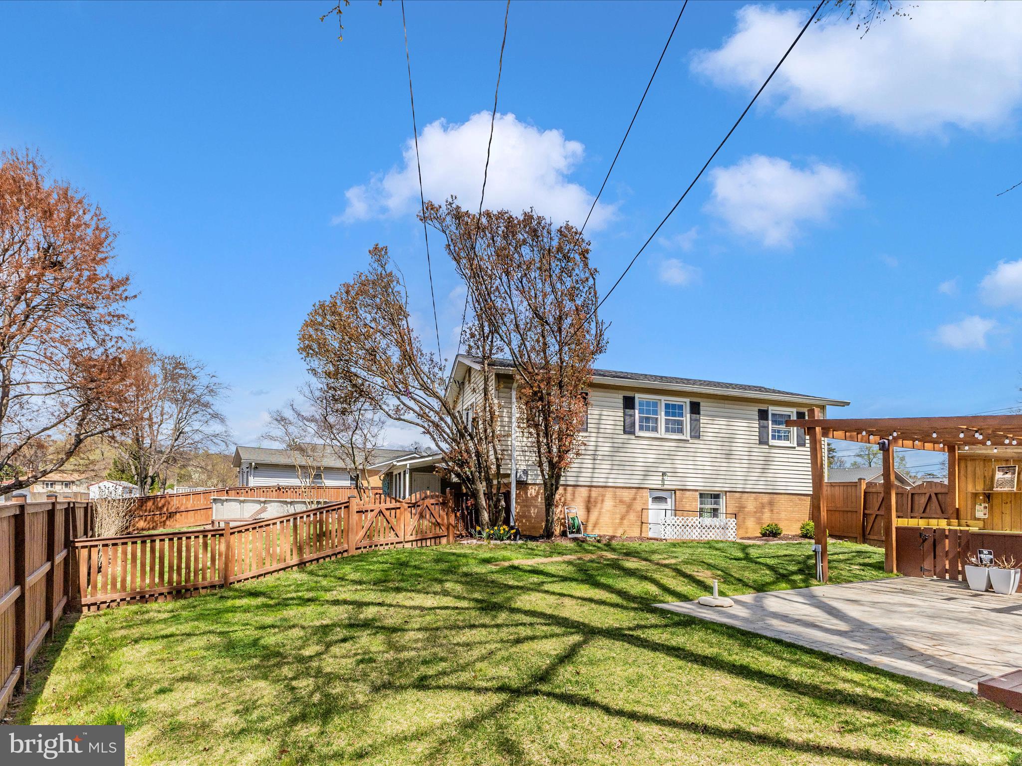 ENGLISH MANOR - Residential