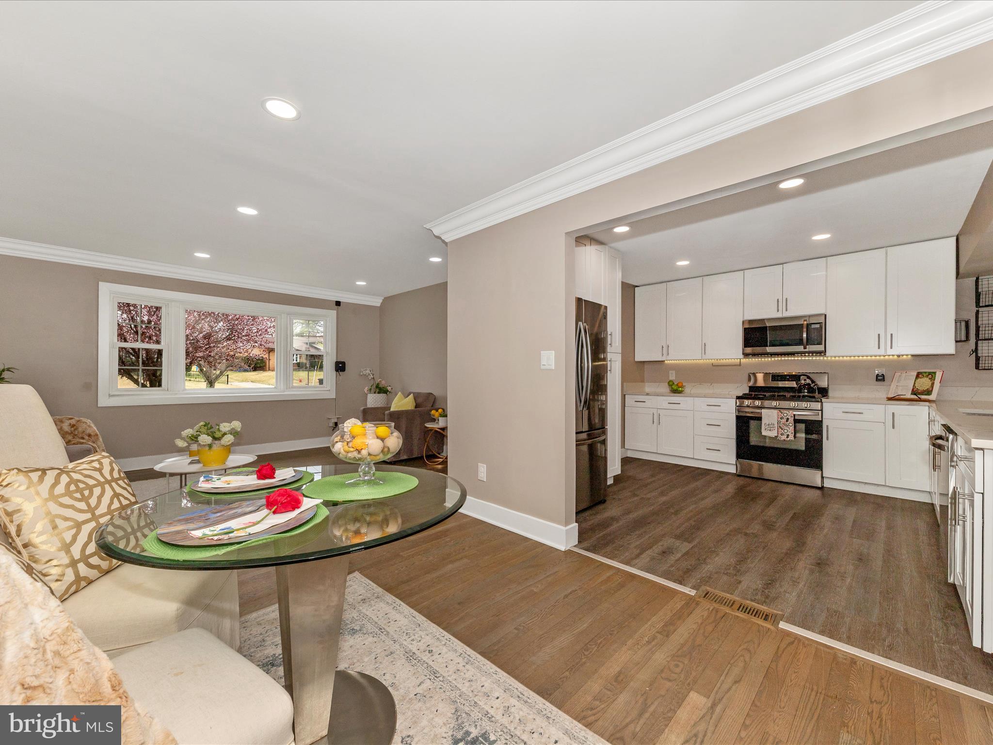 ENGLISH MANOR - Residential