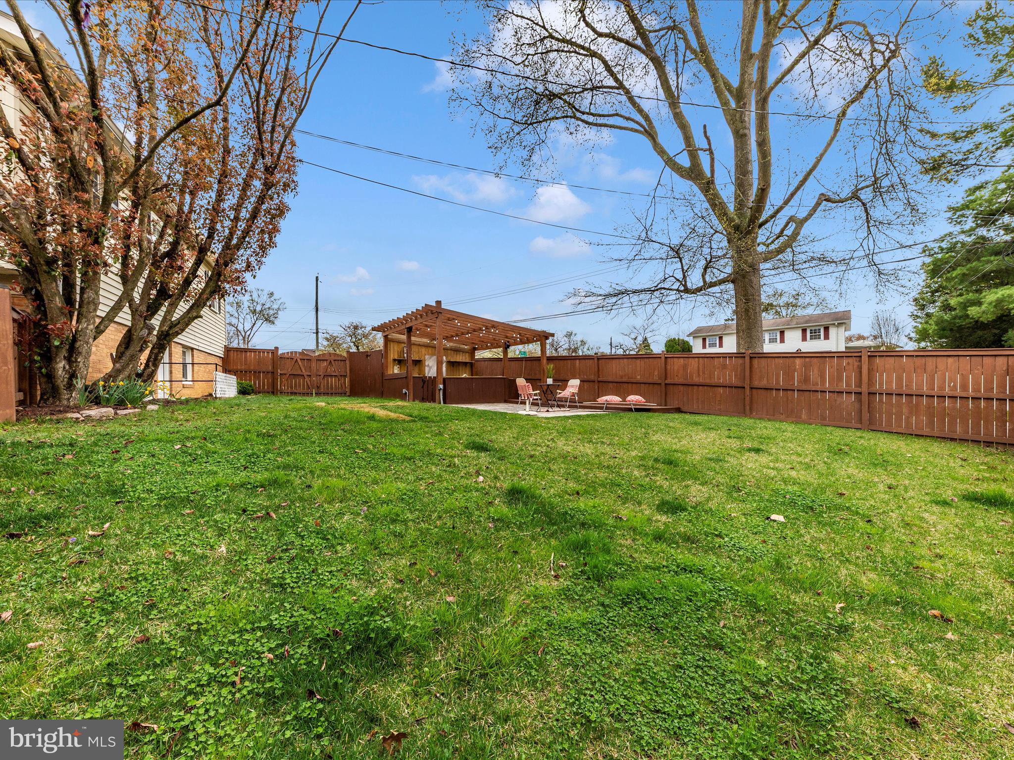 ENGLISH MANOR - Residential